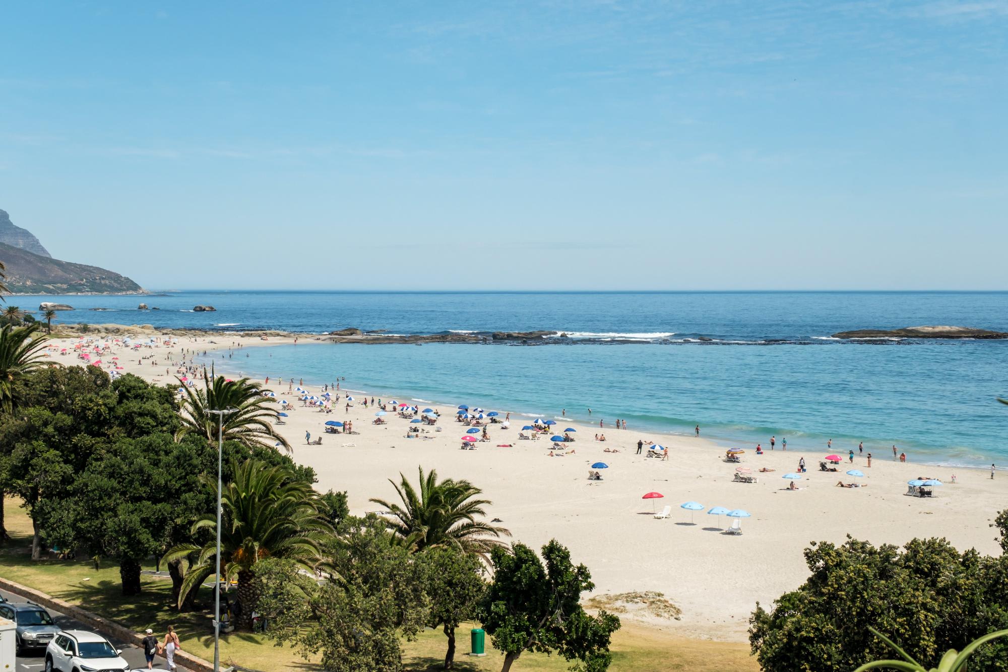 Villa Bleu Blanc in Camps Bay with Pool and Views - Picture 49