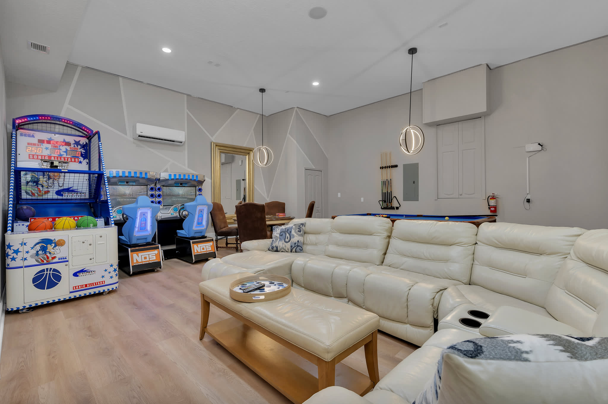 From classic arcade games to basketball hoops, our game room has it all! Your perfect vacation escape awaits.