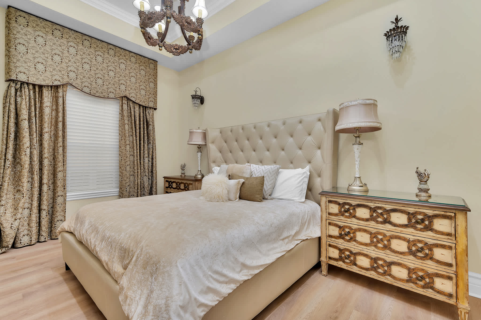 Downstairs master bedroom, 1 king bed, sleeps 2