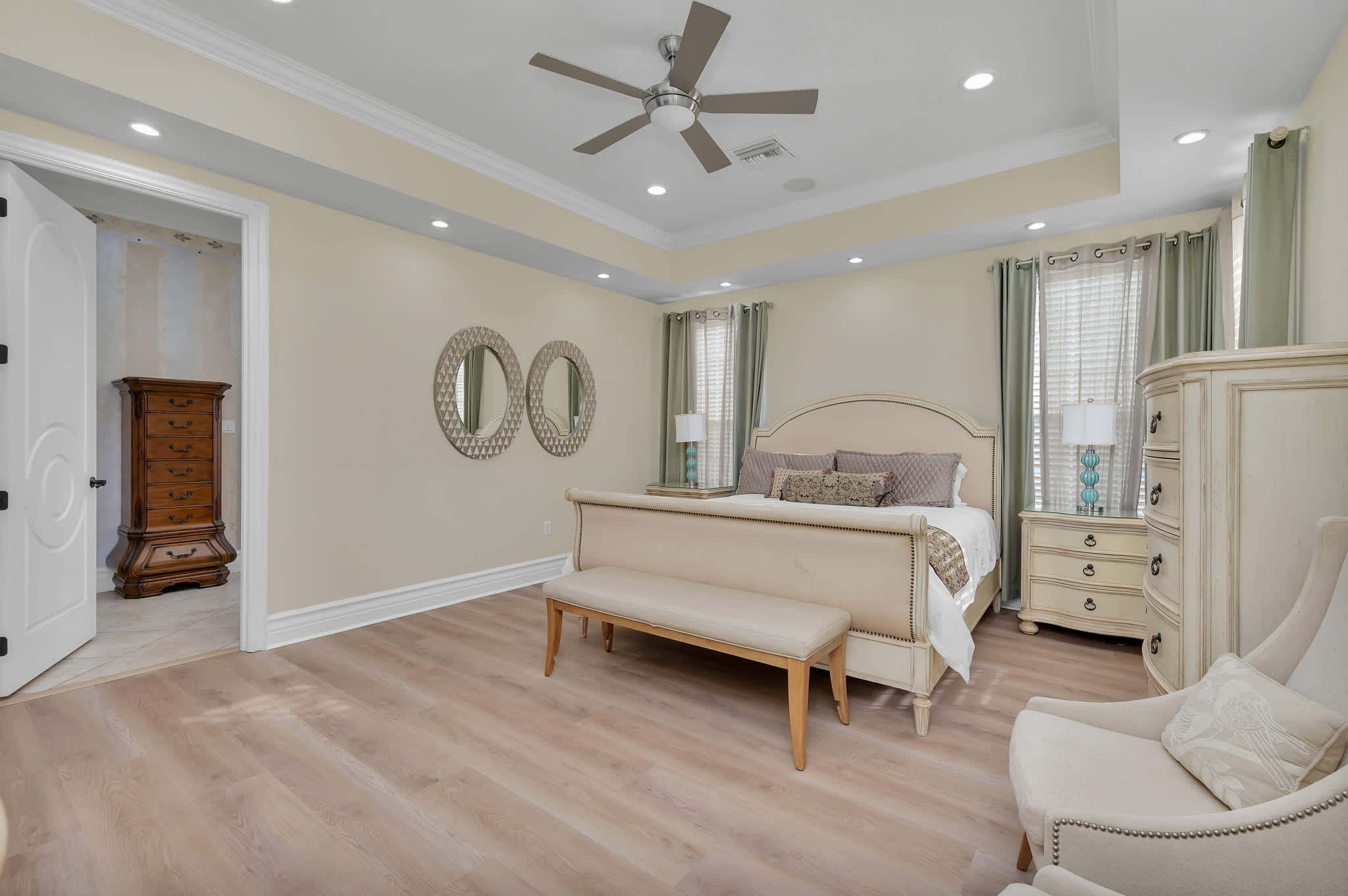 Upstairs master bedroom, 1 king bed, sleeps 2