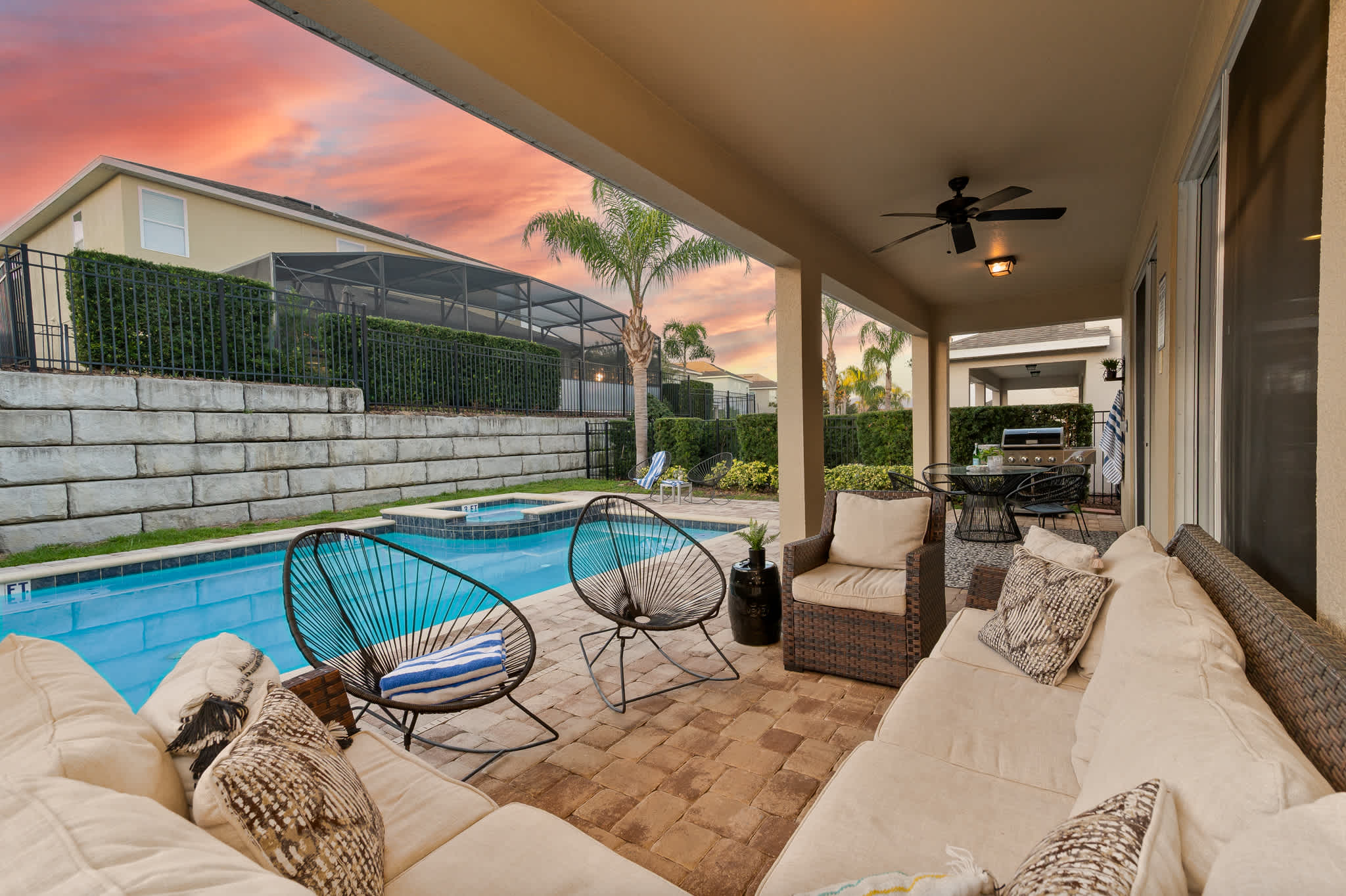 Luxury villa w/private pool & billiard lounge