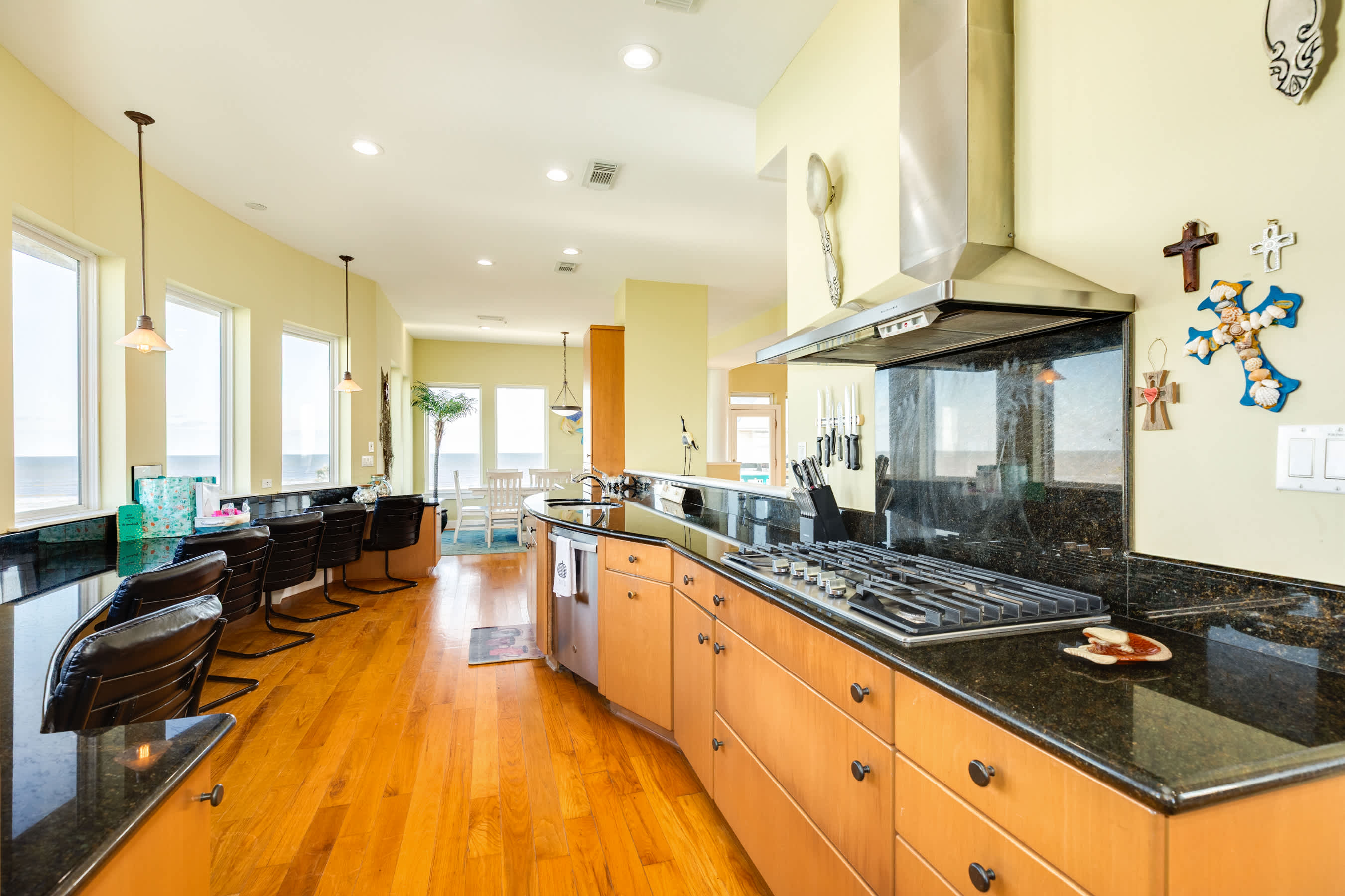 The Boardwalk Oceanfront Elevator BIG Beach Views 9