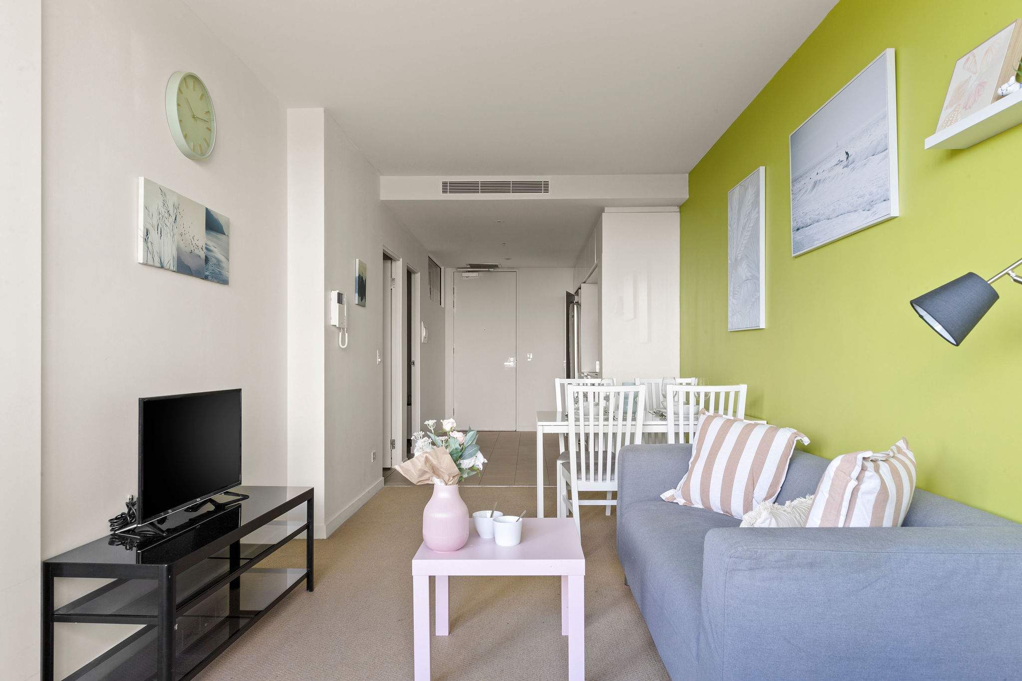 Chic 2BR Apt, Near to Melbourne Central, City Views β Carlton, Victoria β vacation rental