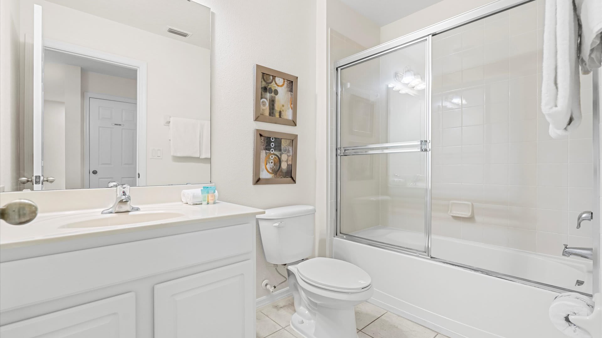 Full Shared Bathroom with Combined Shower and Bathtub