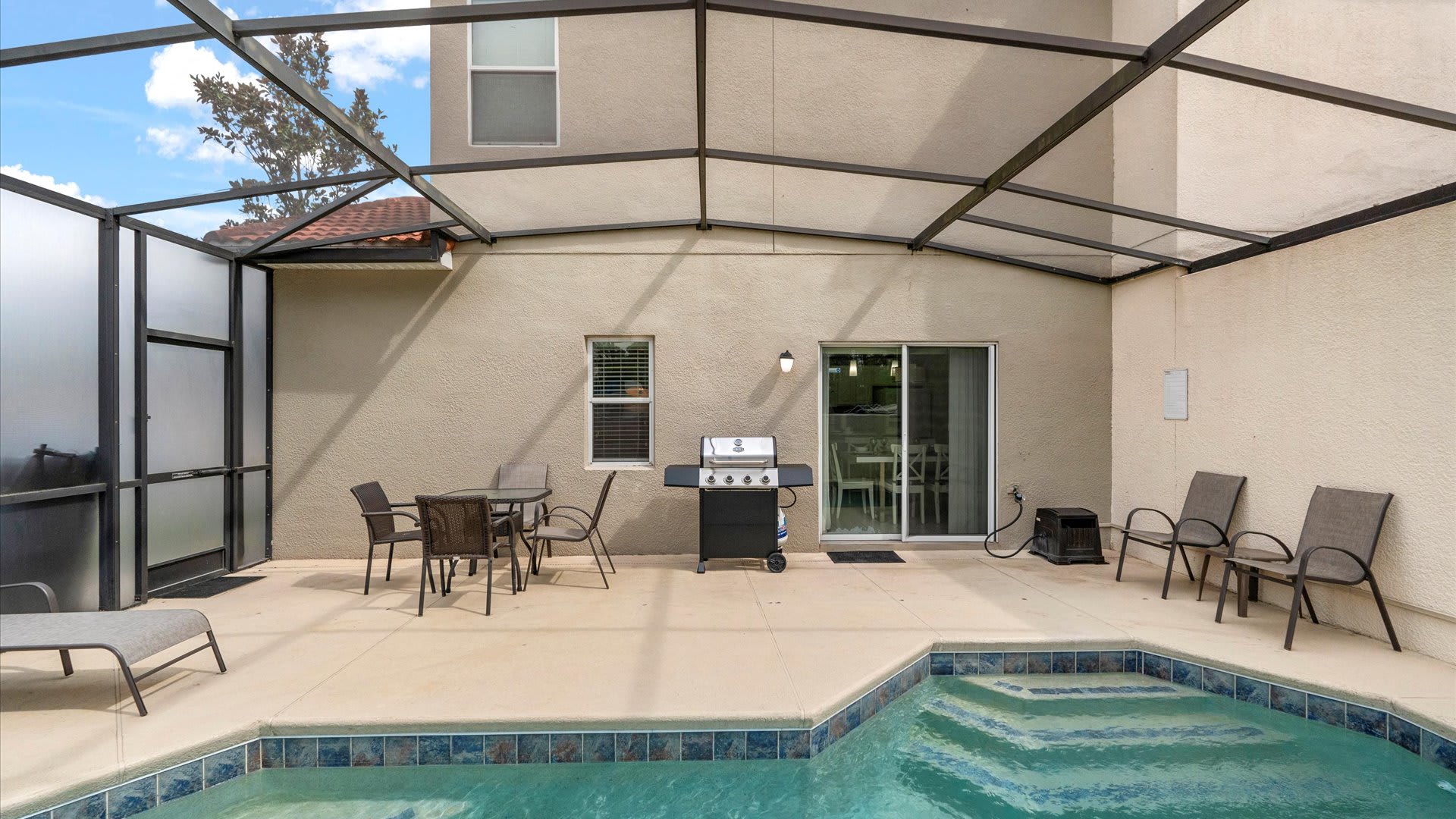 Spacious 4BR Family Townhouse Private Pool BBQ 7