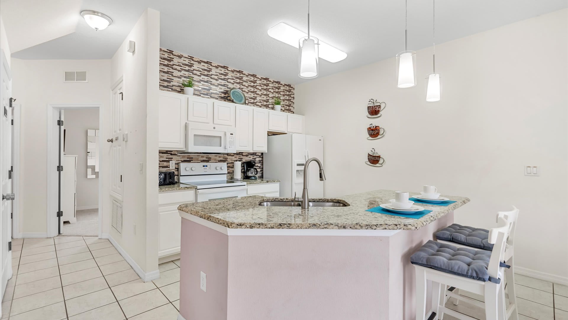 Fully equipped kitchen with breakfast bar seating