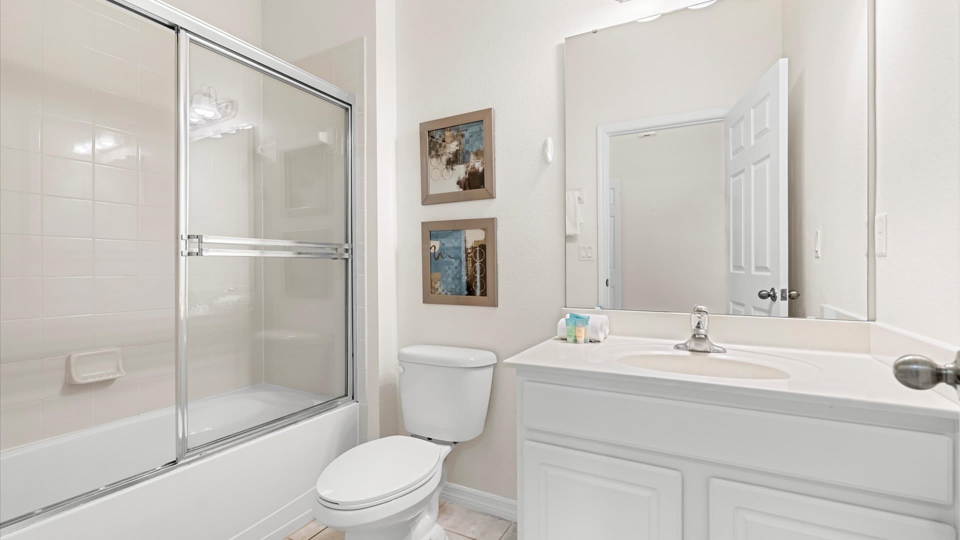 Full En-Suite Bathroom with Standing Shower