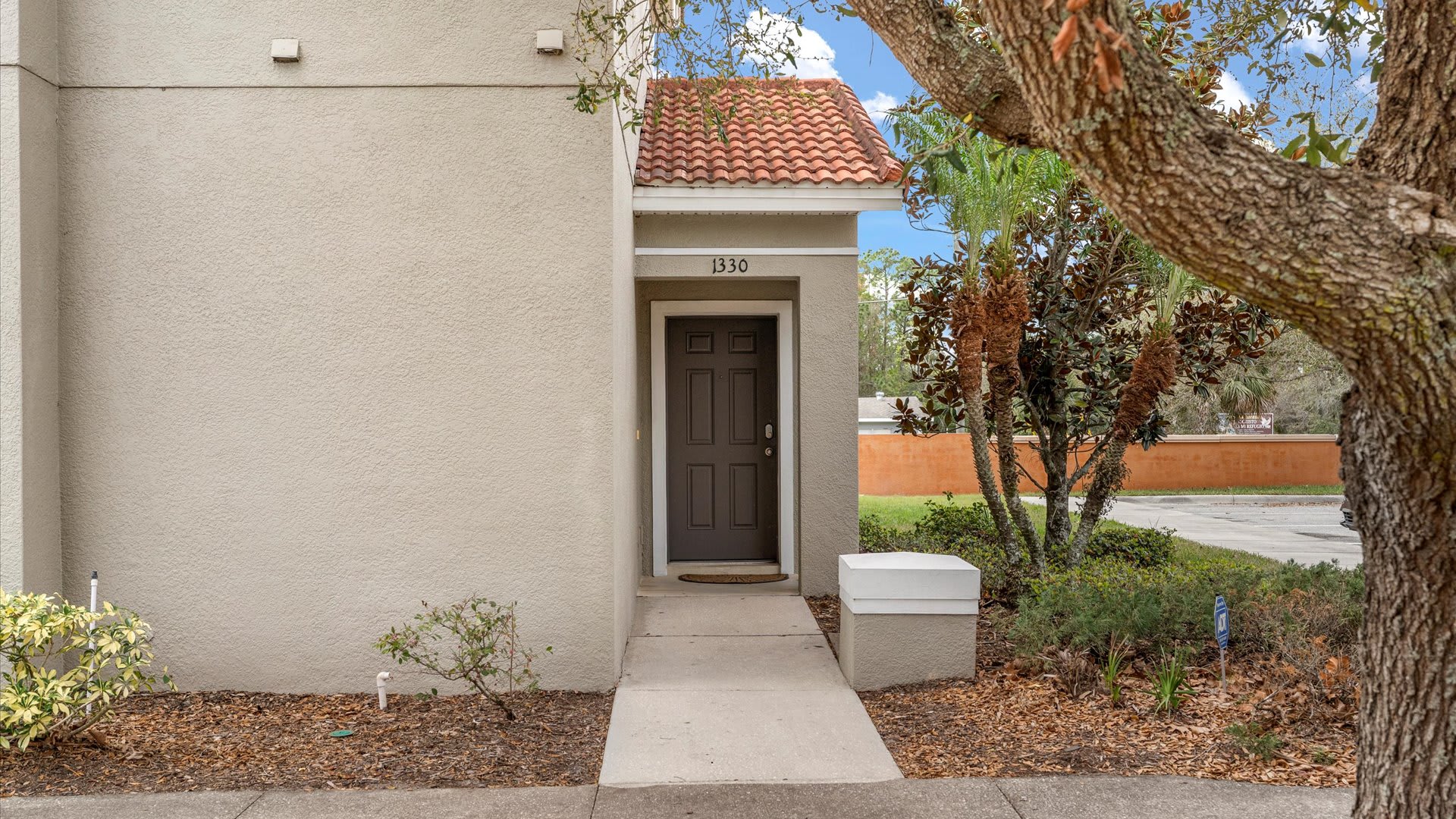 4 bedroom townhouse entrance 
