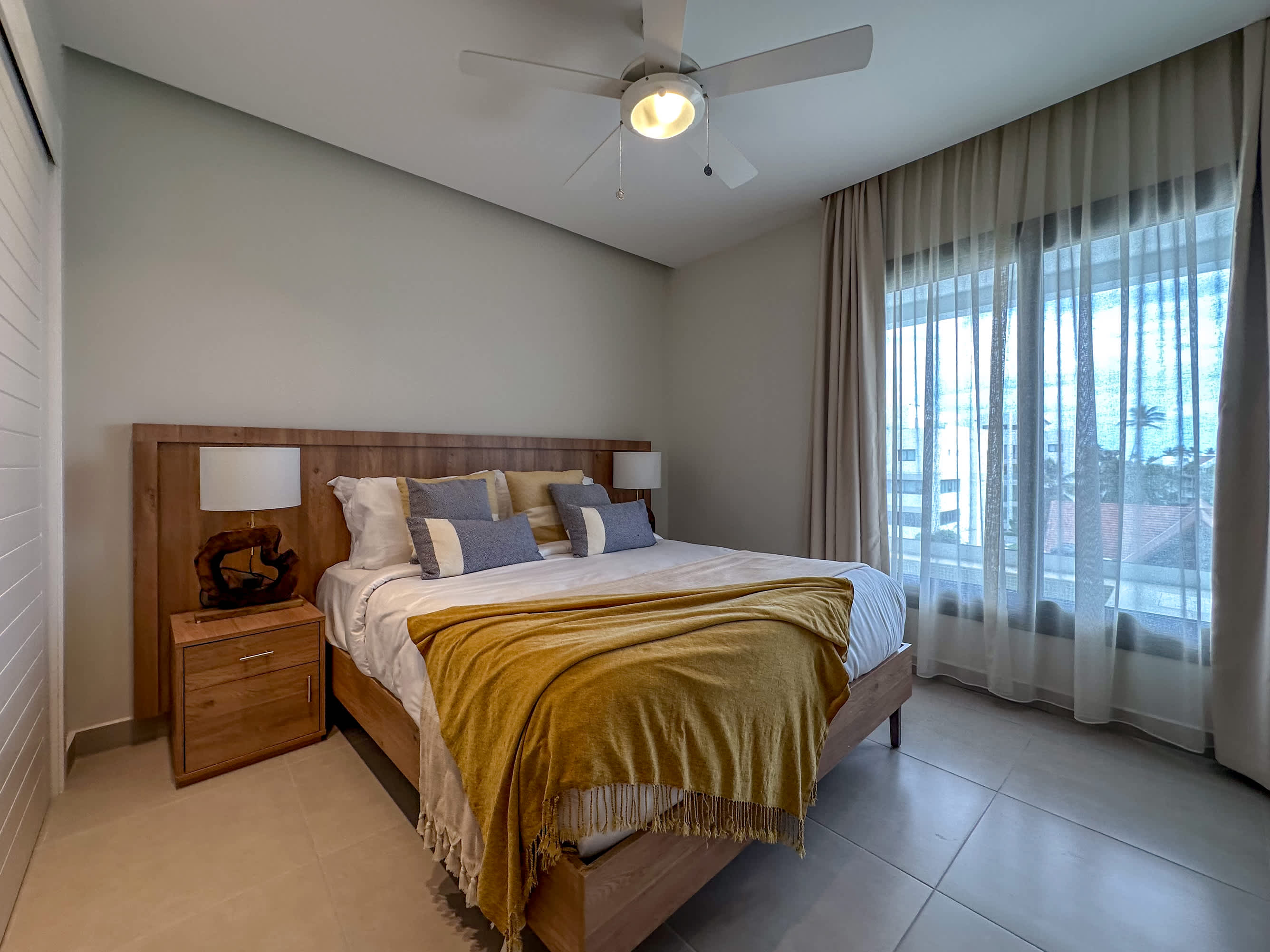 Gorgeous new beach condo w/ PIcuzzi