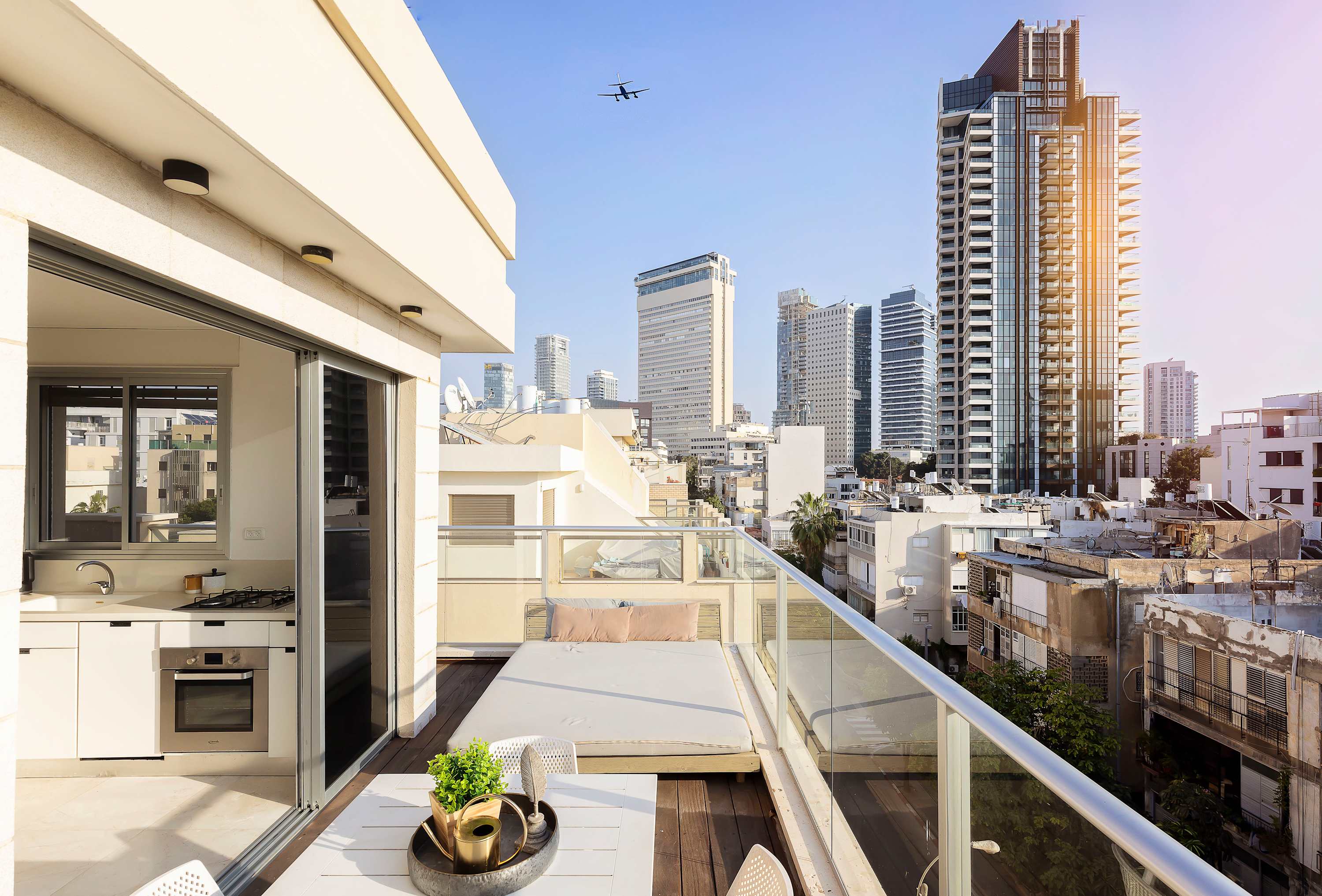 The Carmel Living - Luxury Duplex Penthouse By LOCALZ — Tel Aviv-Yafo, Tel Aviv District — vacation rental