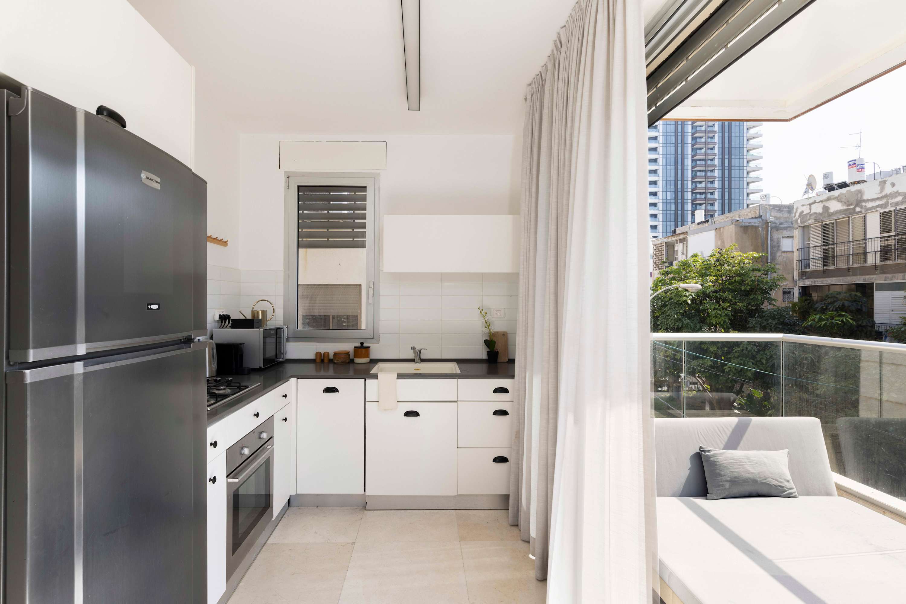 The Carmel Living - Luxury Apartment with Balcony — Tel Aviv-Yafo, Tel Aviv District — vacation rental