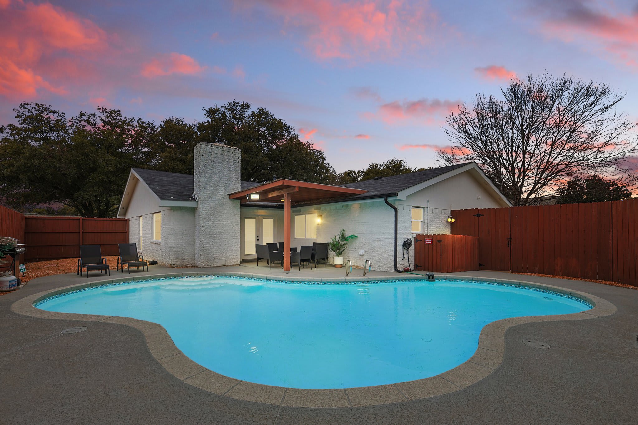 Modern Luxury x Backyard Pool Retreat, 4-BD, 2-BA — Plano, TX — vacation rental