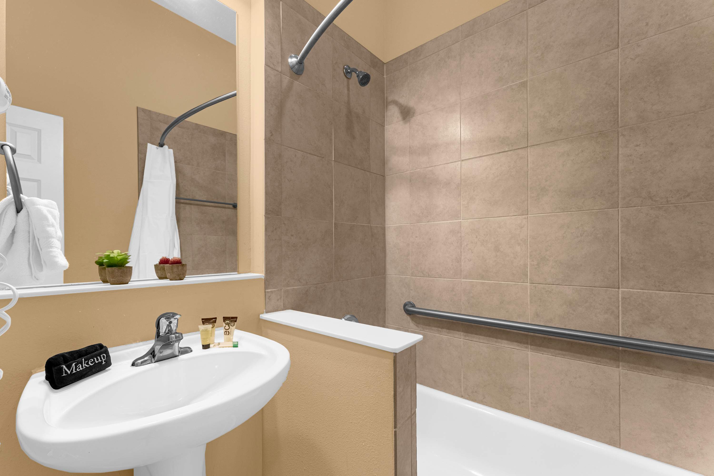 Cozy 4BR Family Villa Enchanted Garden w Olympic length pool | Photo 23