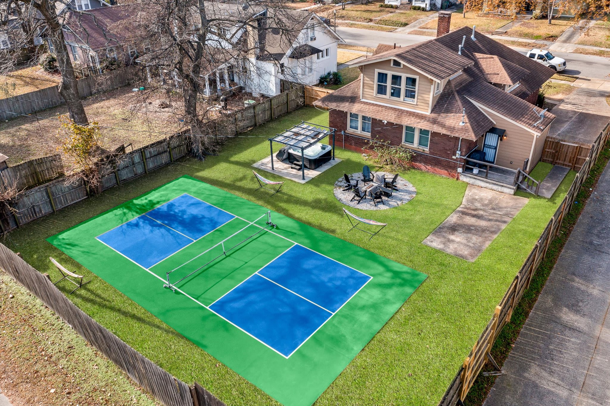 Pickleball Court Ev Power Cord Hot Tub Pool Table — Memphis, TN — vacation rental