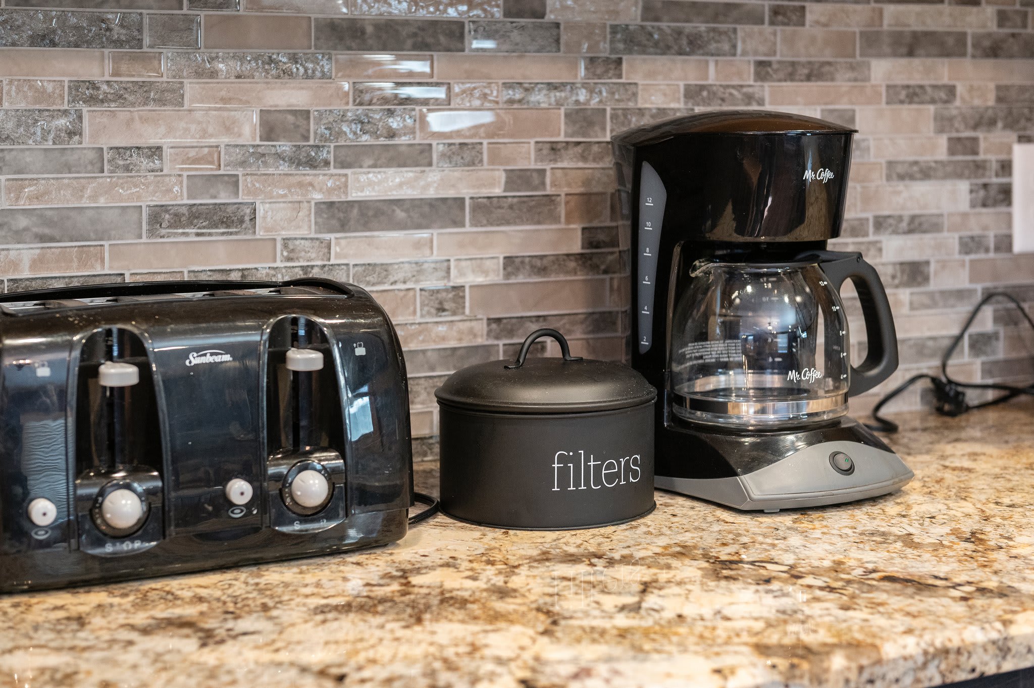 Your Morning Station
Everything from coffee to toast is at your fingertips on this well-stocked kitchen counter.