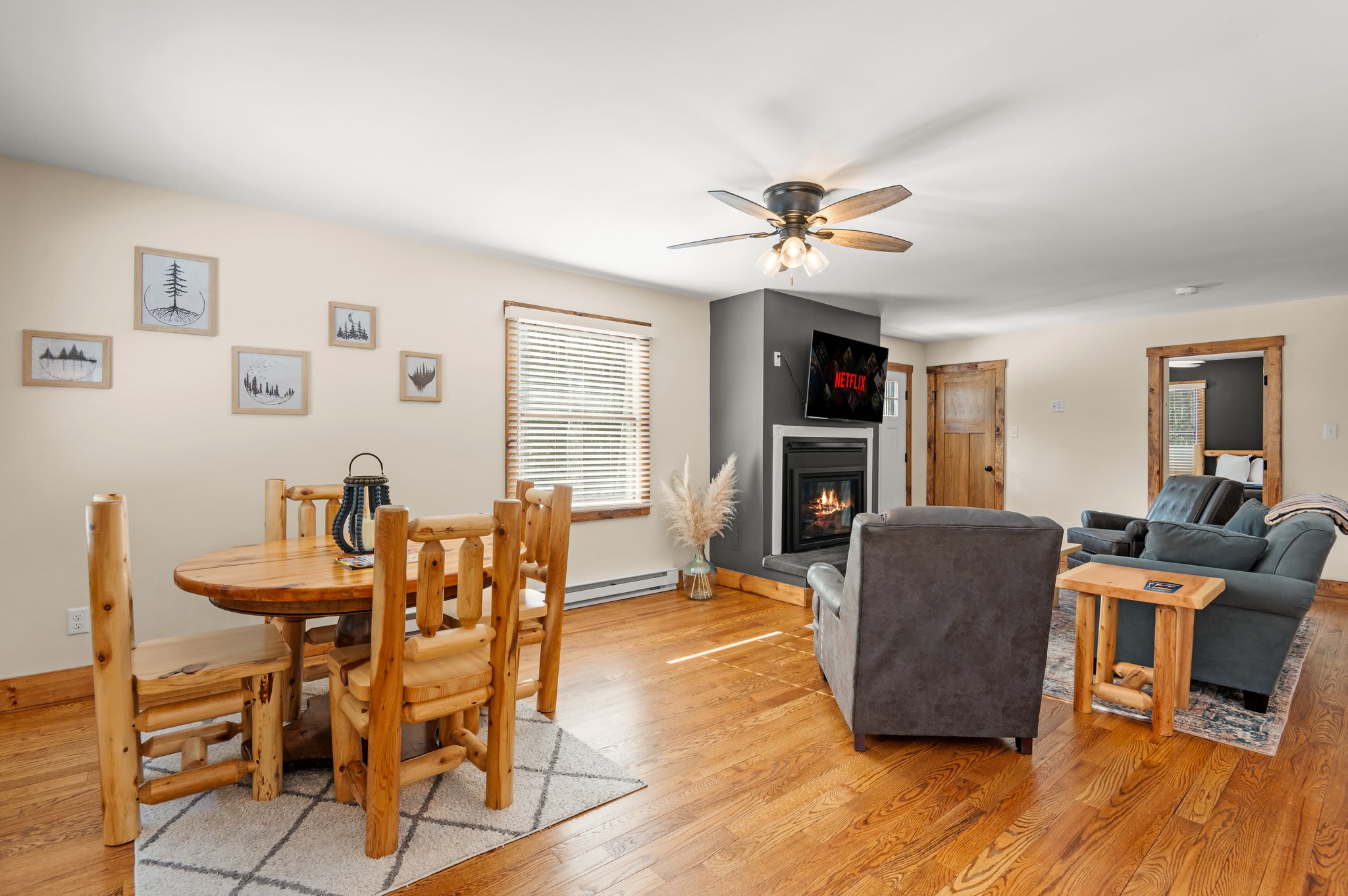 Open Dining and Living Area
Perfect for group meals and relaxing together, this space flows effortlessly from table to couch.