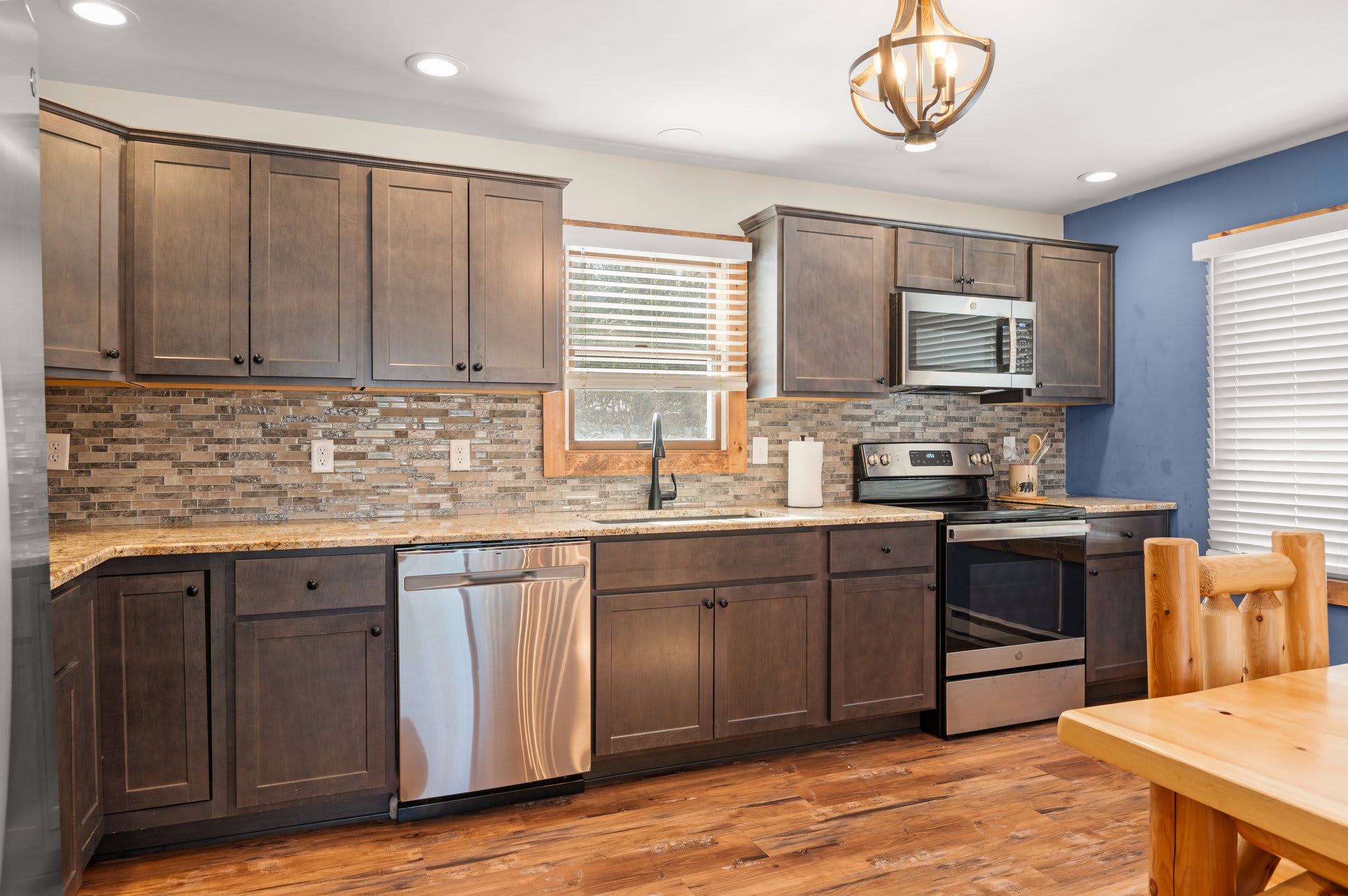 Bright and Functional Kitchen
This kitchen blends warmth and efficiency with a modern touch and plenty of prep space.