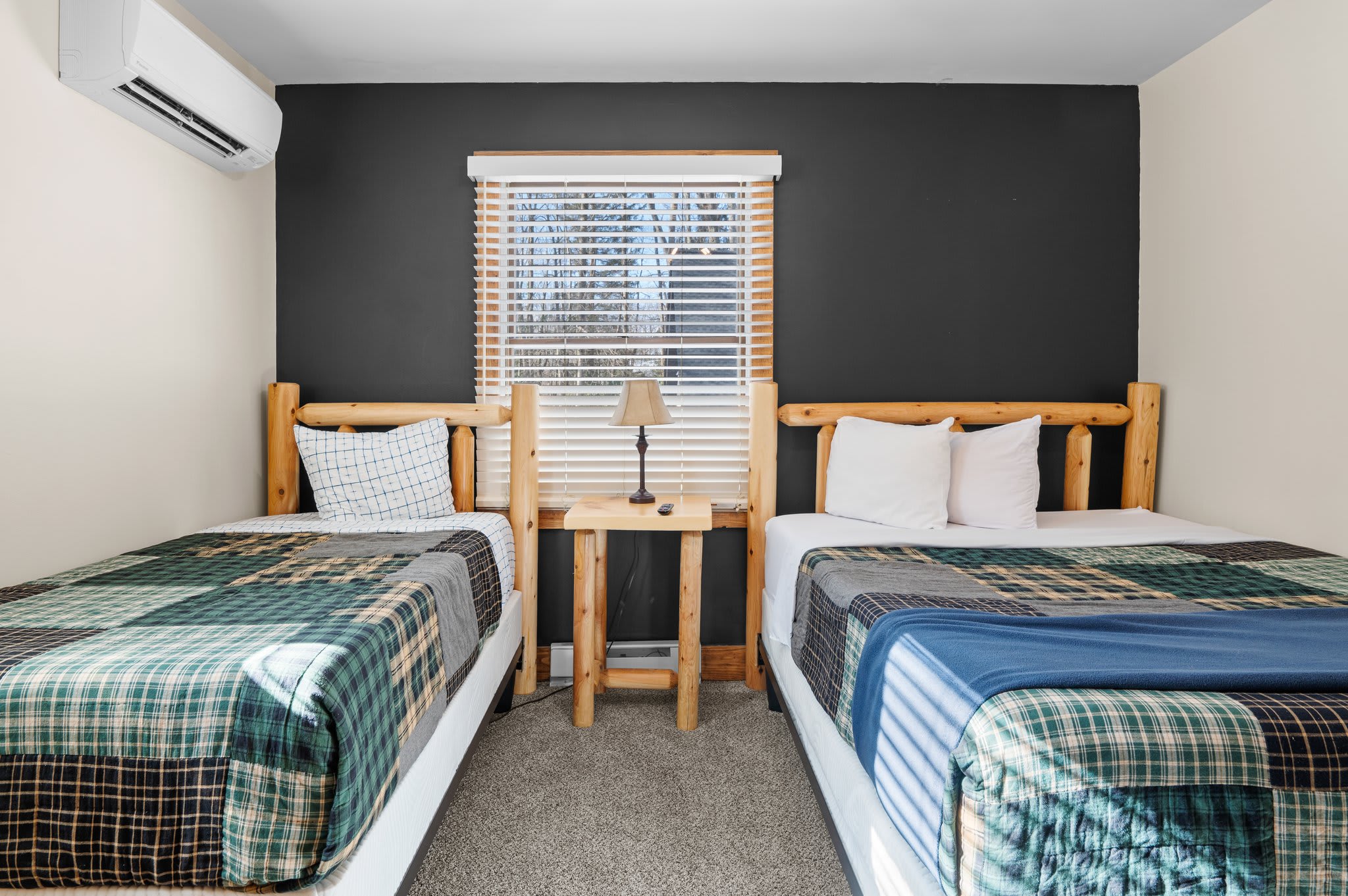 Bright and Balanced Setup
Matching beds, cabin-style furniture, and large windows make this room feel fresh and inviting.