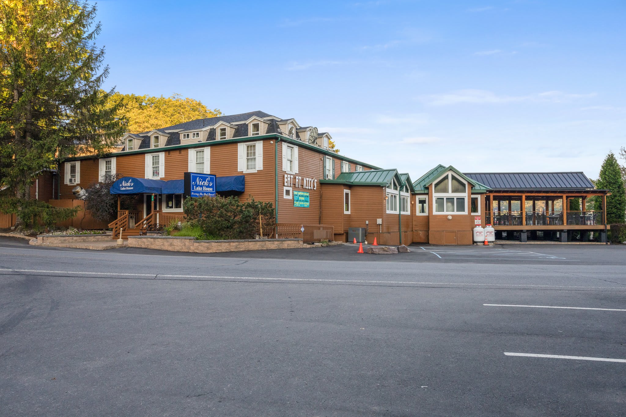 Your Pocono Hub
Everything you need, food, gear, and fun, is close by with this convenient town center.