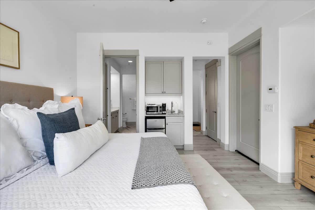 Remodeled LV Studio with Private Patio #C - Photo 4