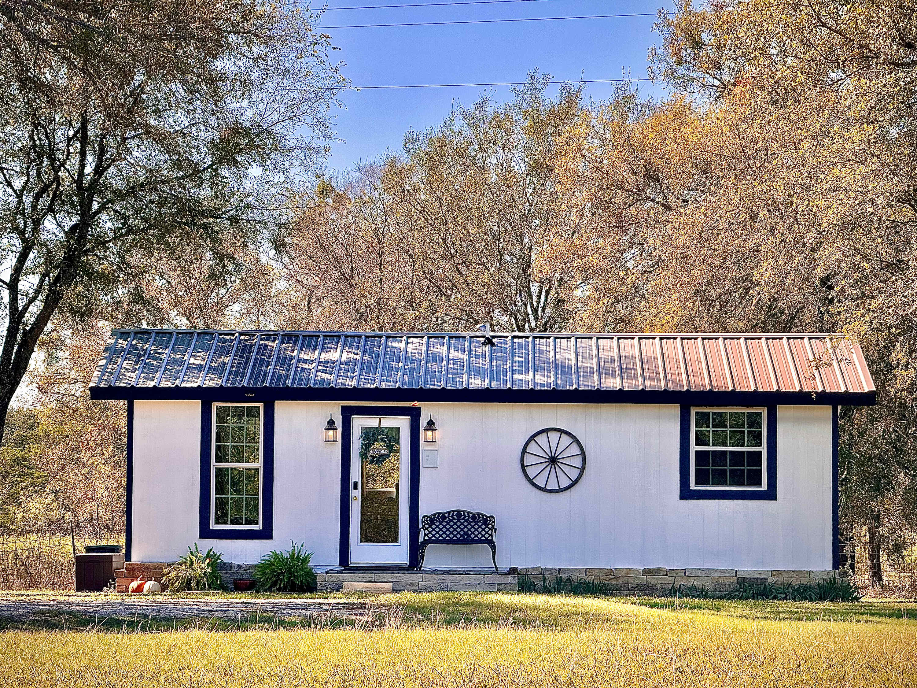 Wagon Wheel Cottage Couples Getaway in the Country — Waco, TX — vacation rental