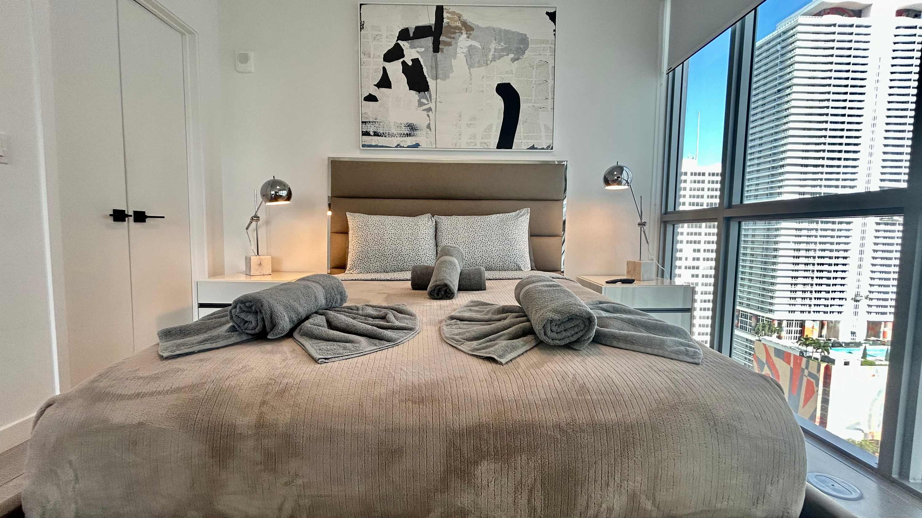 A Gallery in the Sky, Rare Corner Unit. Pool & Gym