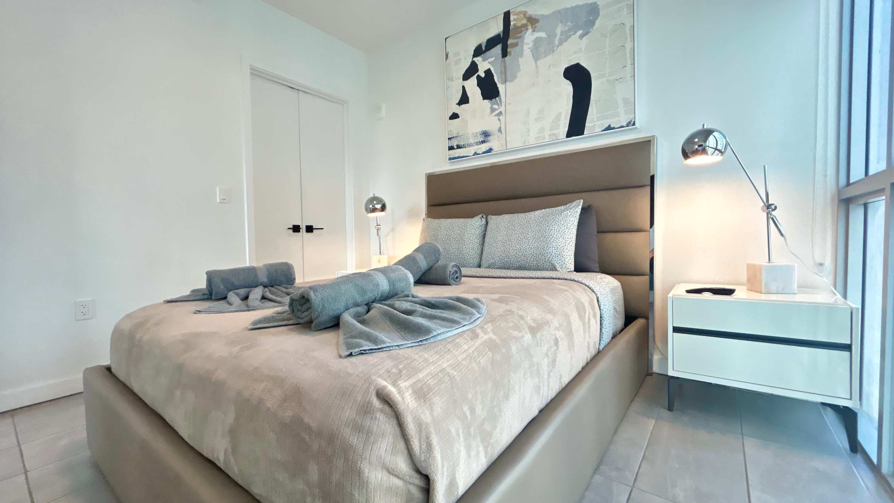 1BR + Private Terrace | 25th Floor + Coworking