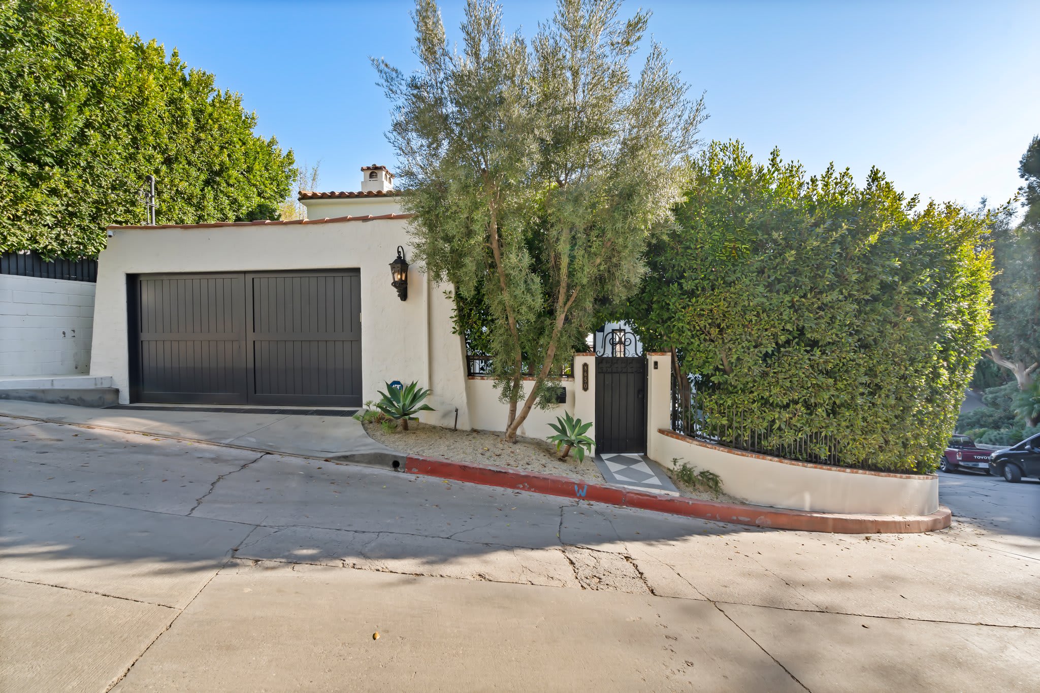 Experience the best of the Hollywood Hills in style and comfort.