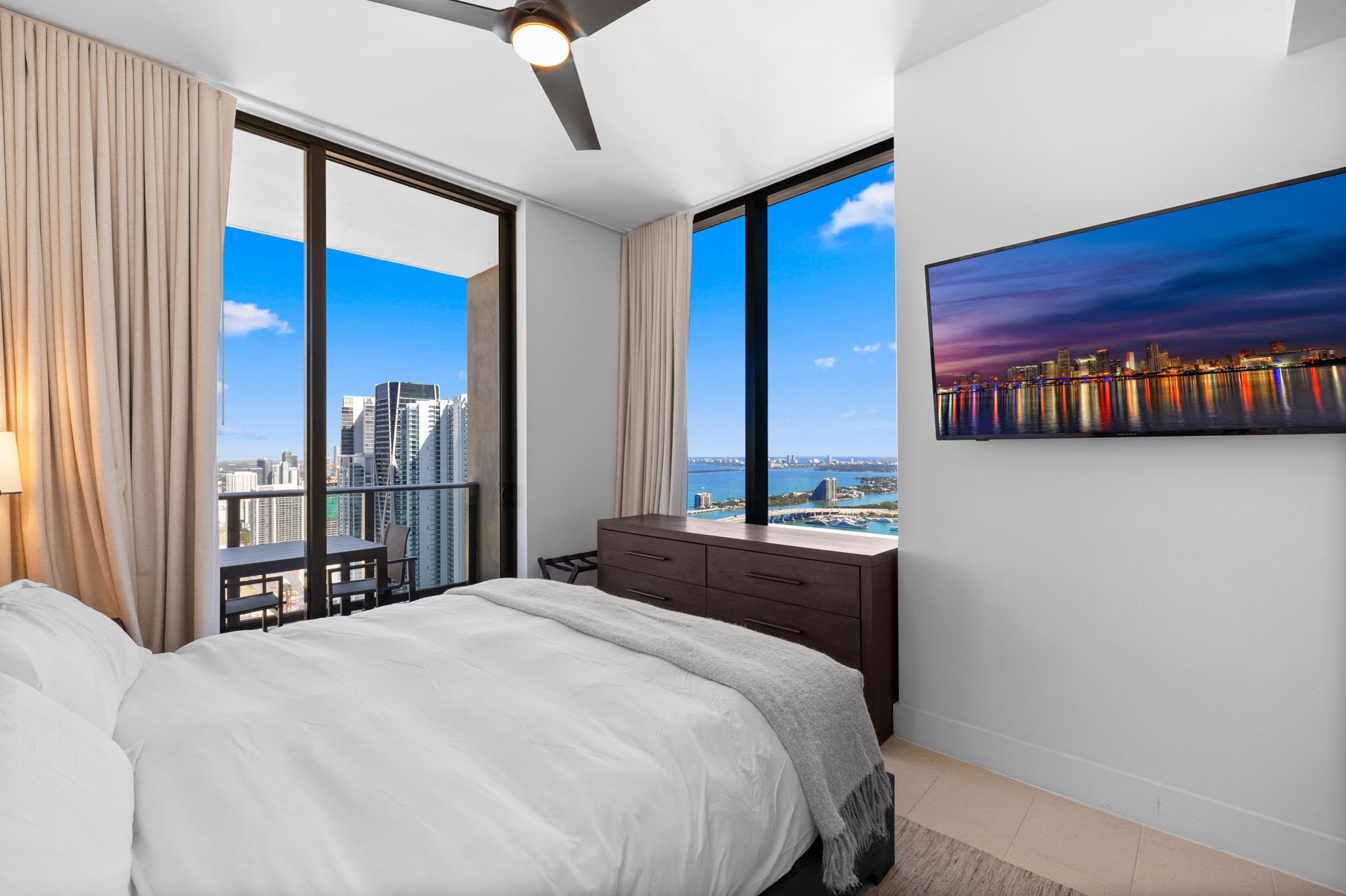 Elegant 2BR Ā· Valet Parking Ā· By FIFA Fan Fest