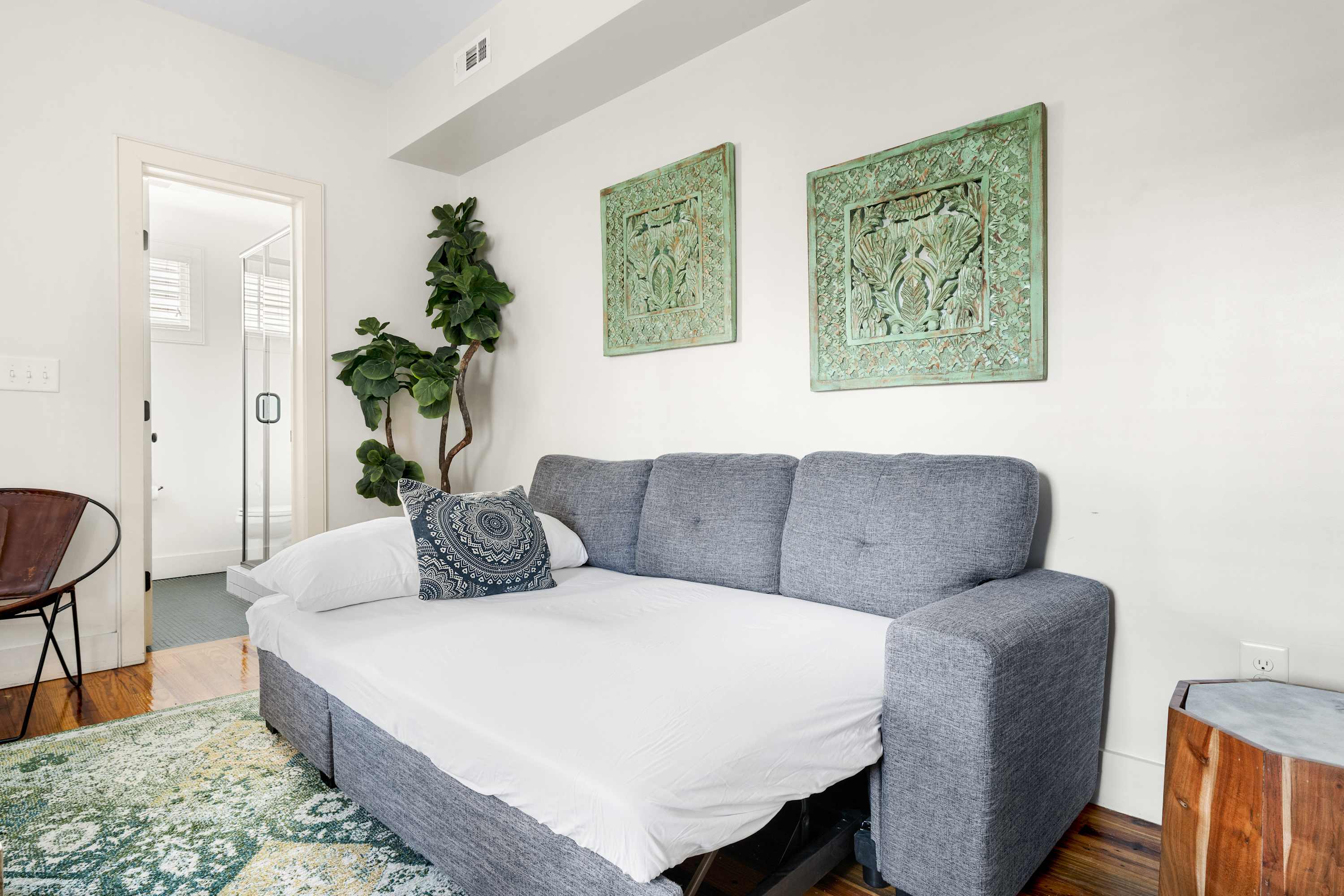 Additional sleeping space with a sofa bed 