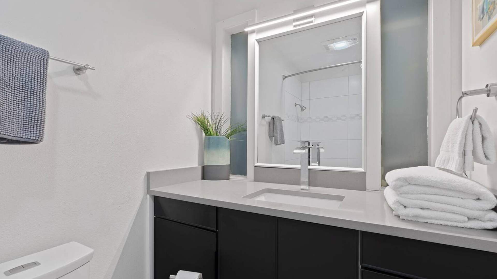 Full modern bathroom 