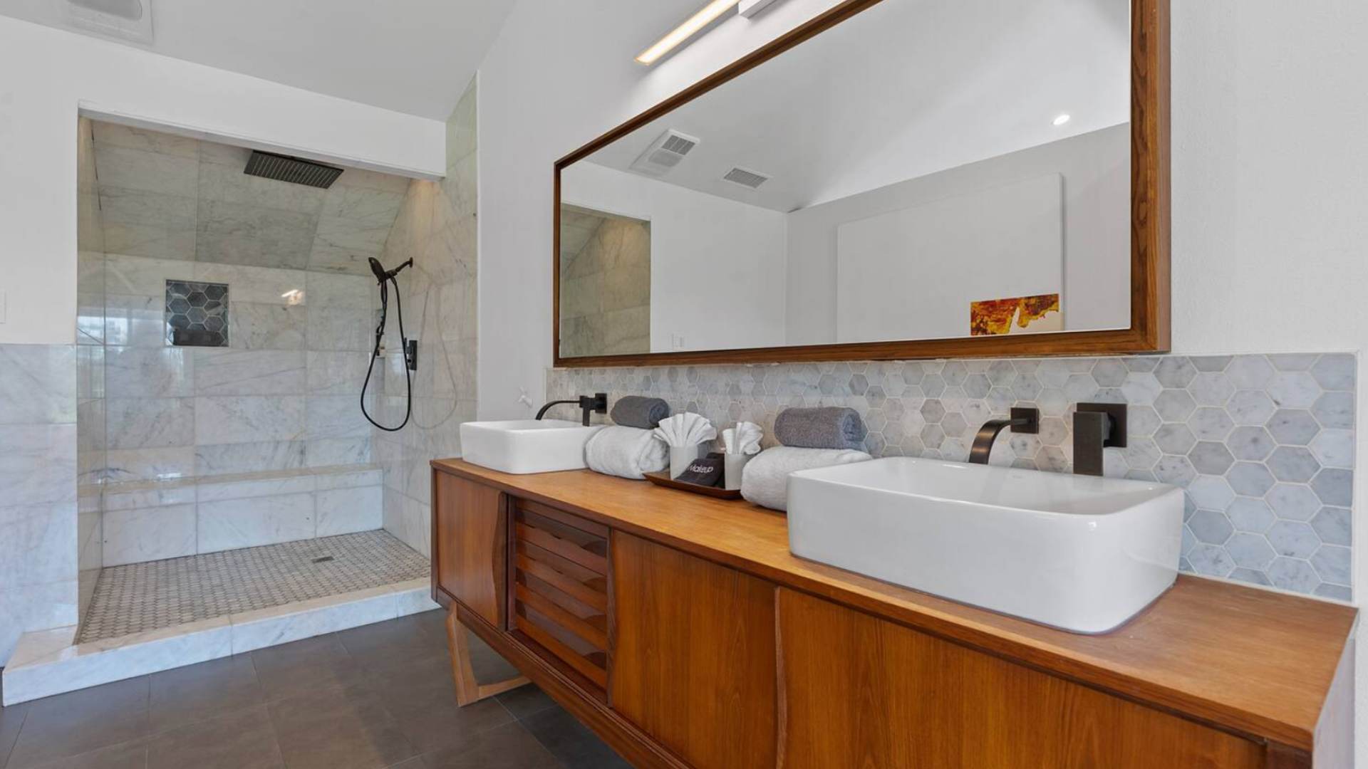 Modern en-suite bathroom with double vanity