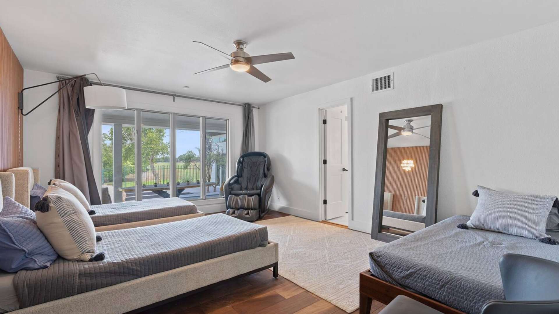 3 Twin beds | Sleeps 3 | Spacious bathroom with shower and bathtub combo