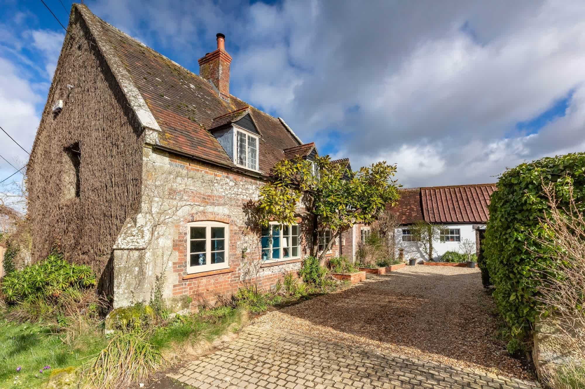 Beautiful Cottage with Large Garden & Parking — Farrington, Dorset — vacation rental