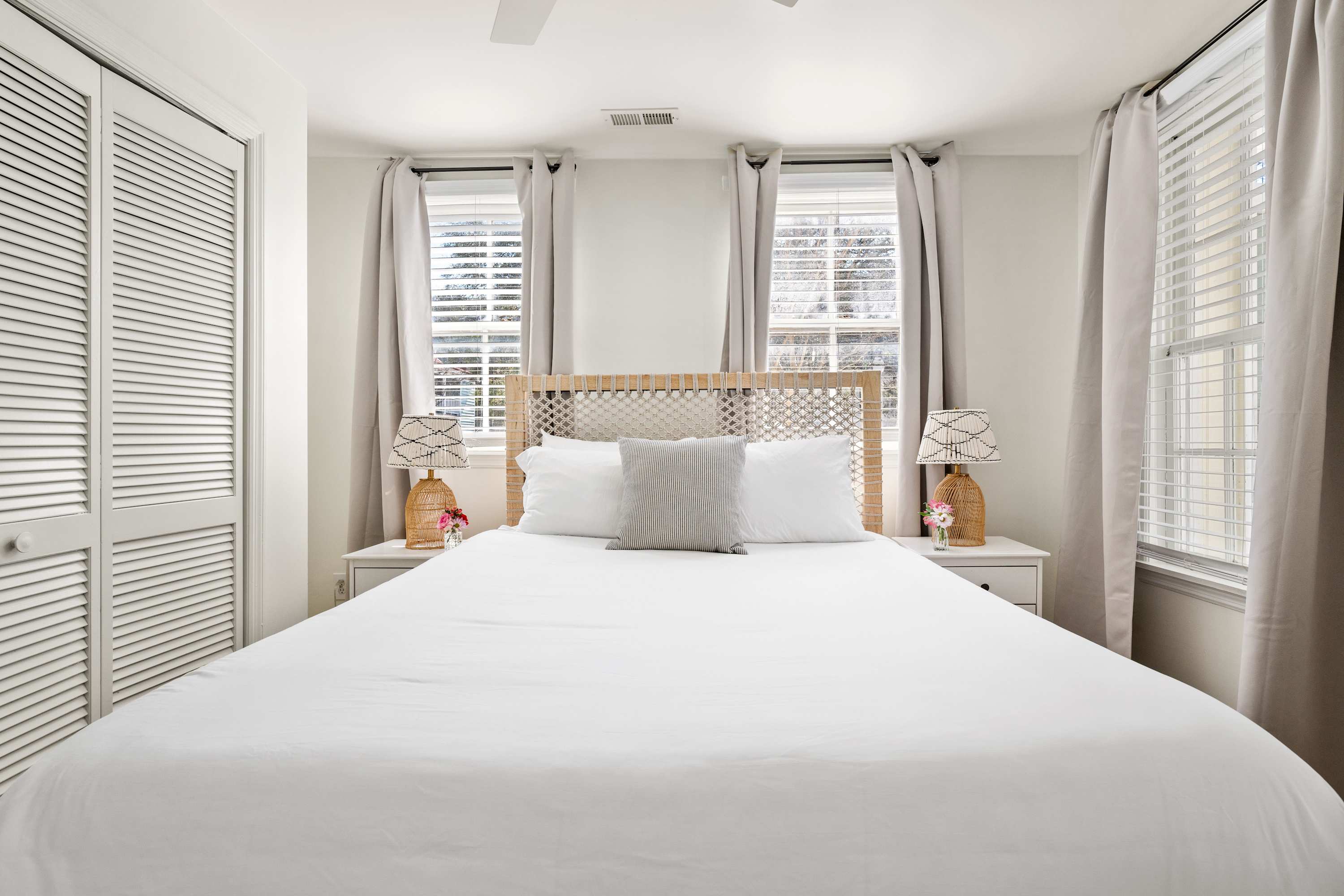 Bedroom #3: Queen Bed + closet