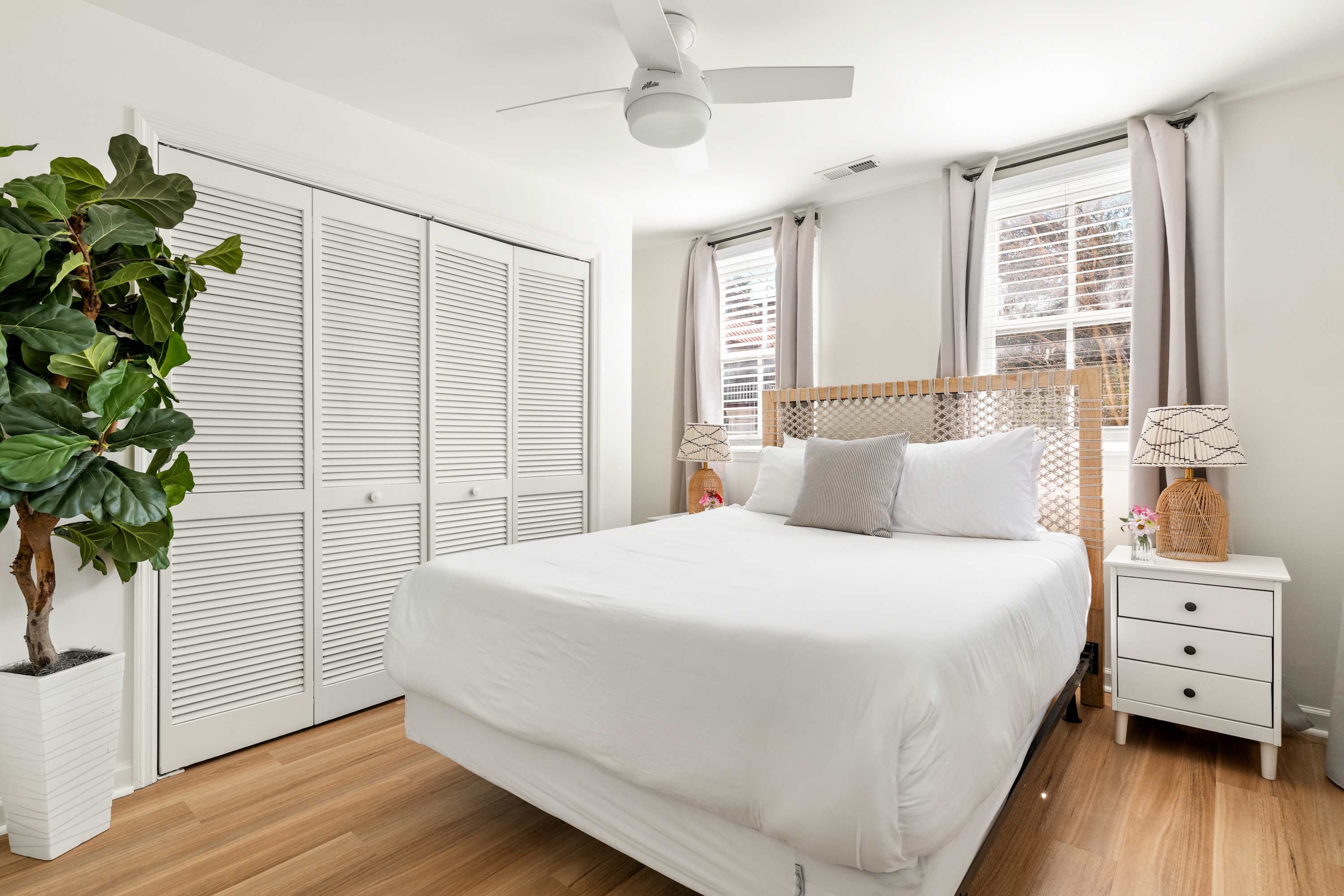 Bedroom #3: Queen Bed + closet