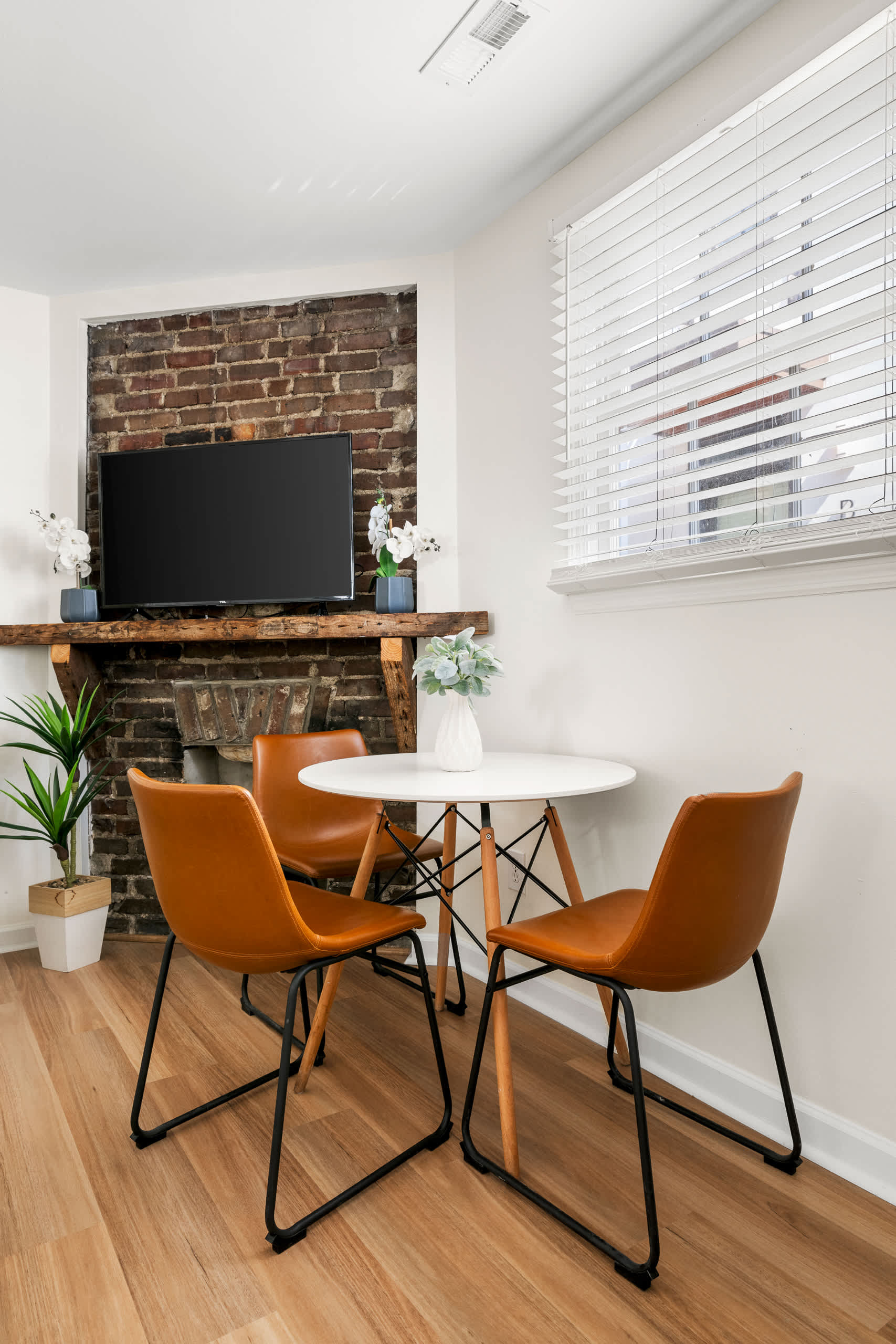 Dining and seating for three! 