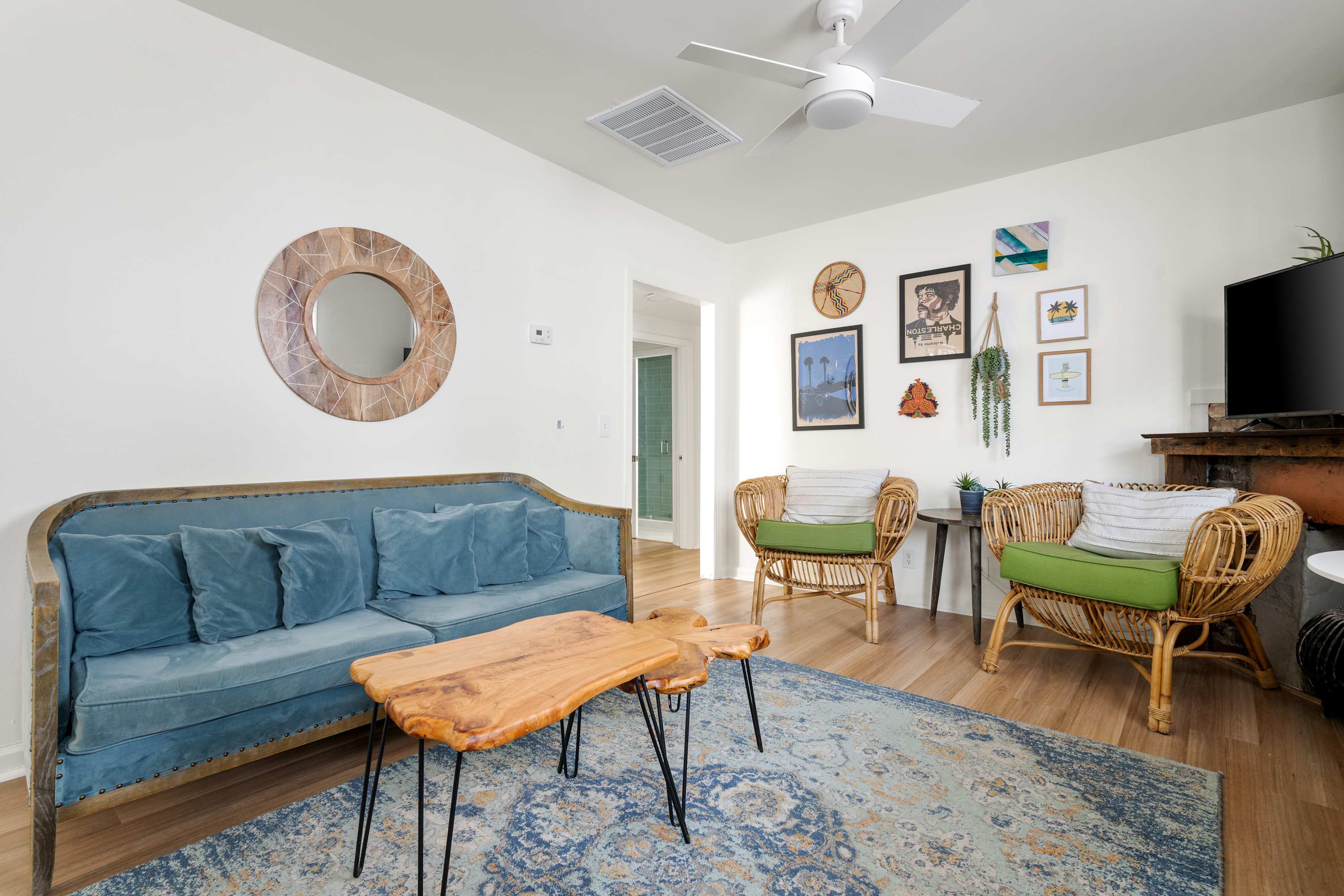 Welcome to your downtown Charleston rental! 
"Walk Everywhere! Cannon St Retreat!"