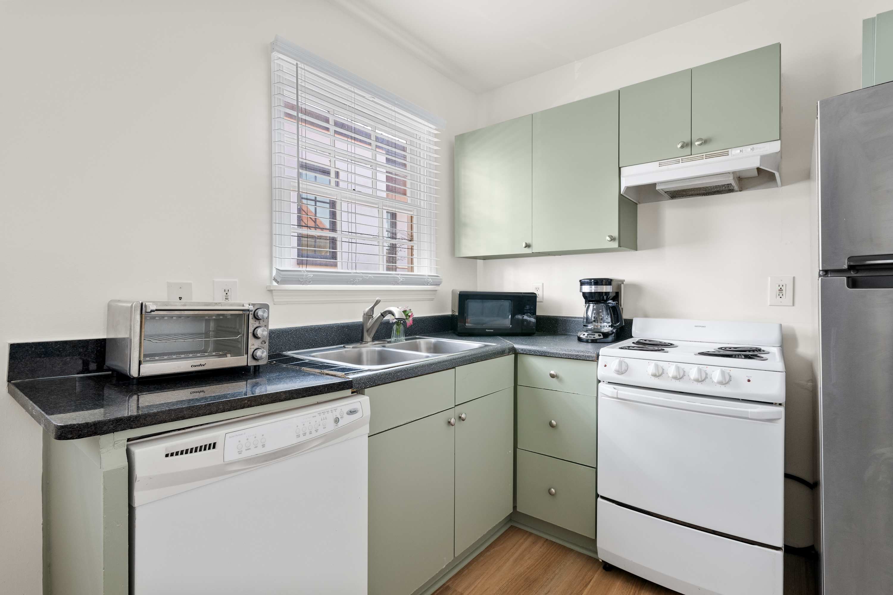 Fully equipped kitchen with everything you need to cook a meal!
