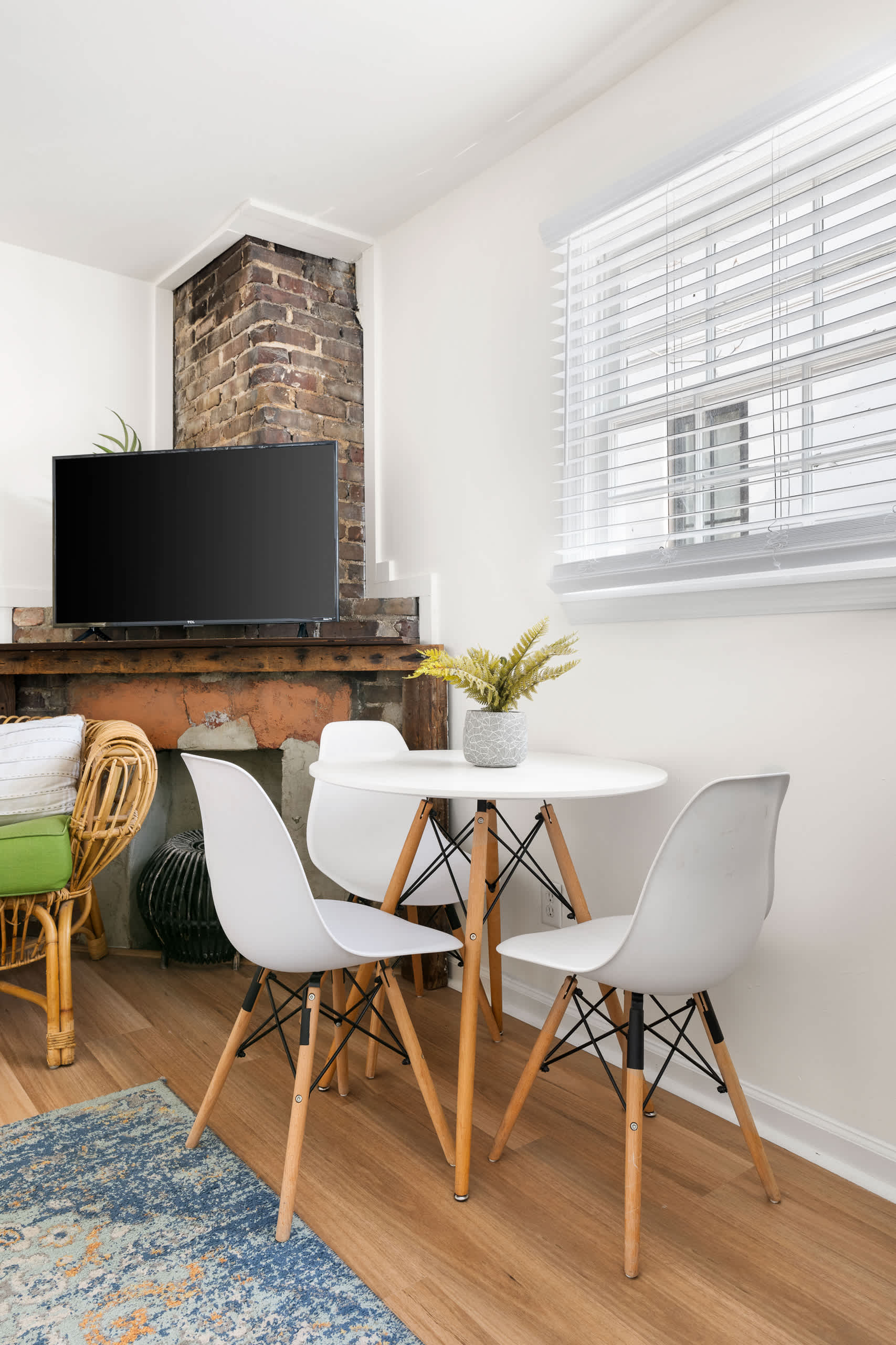 Dining and seating for three! 