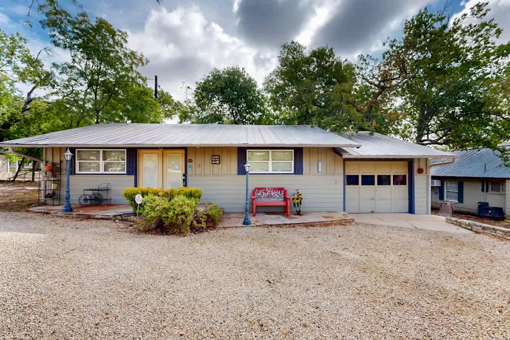 Combined Cabin Escape w BBQ, Fire Pit — Ingram, TX — vacation rental