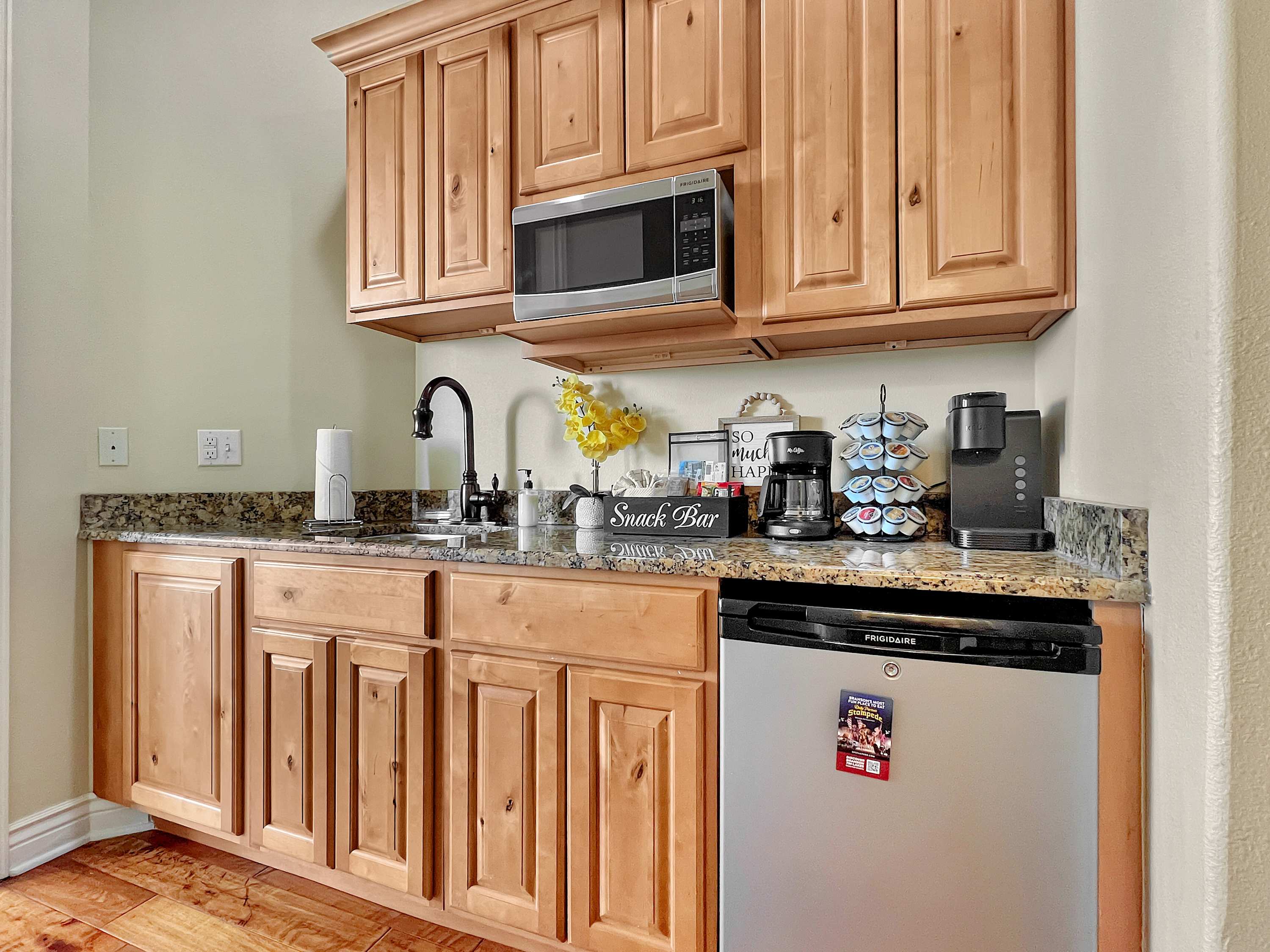 Kitchenette complete with microwave and disheasher. Most importantly, there is coffee!