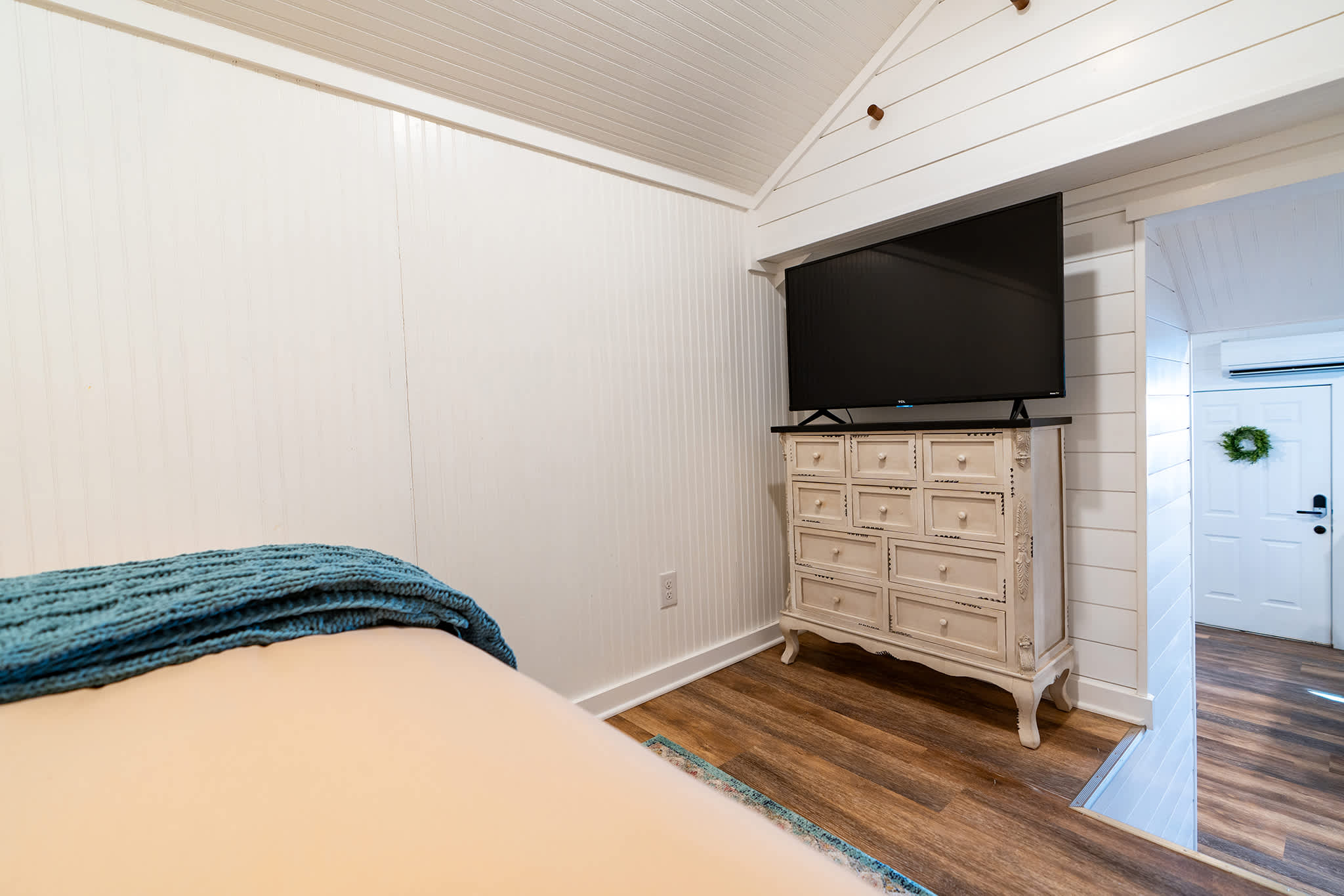 The Loft at Jenschke Orchards, Close to Wineries! | Fredericksburg