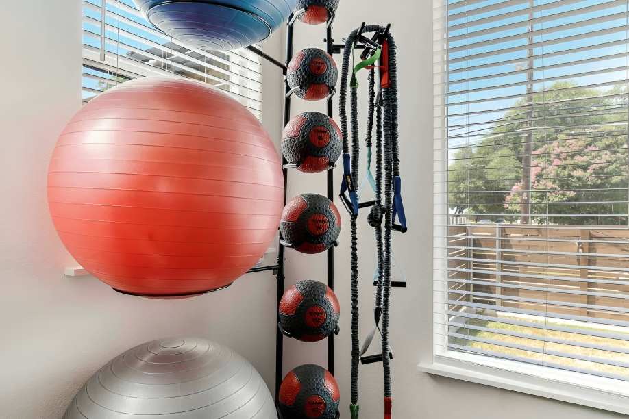 The Library - Comfy Studio Gym & Pet Friendly