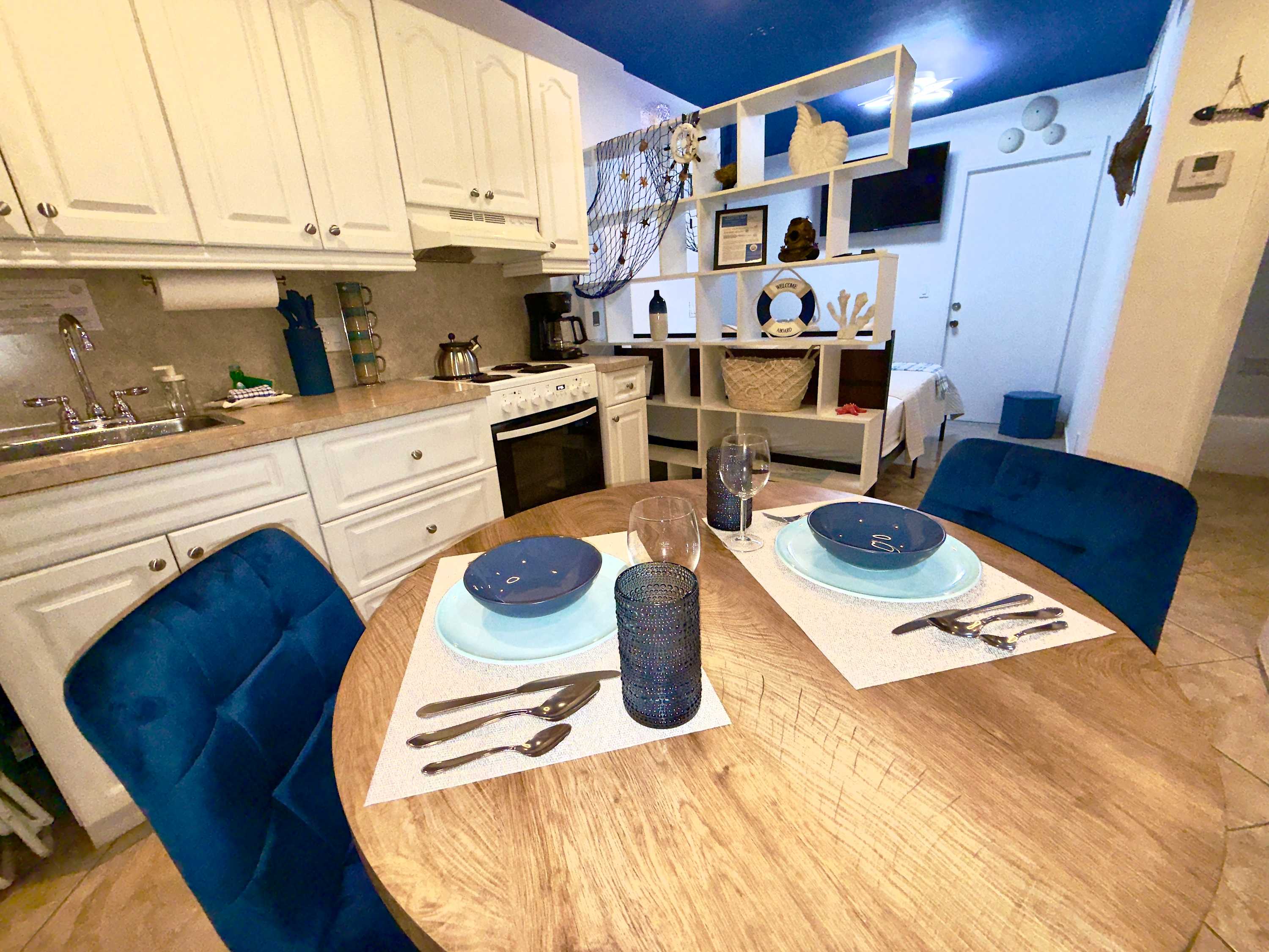 Under the Sea Studio | Beach Steps Away, free parking
