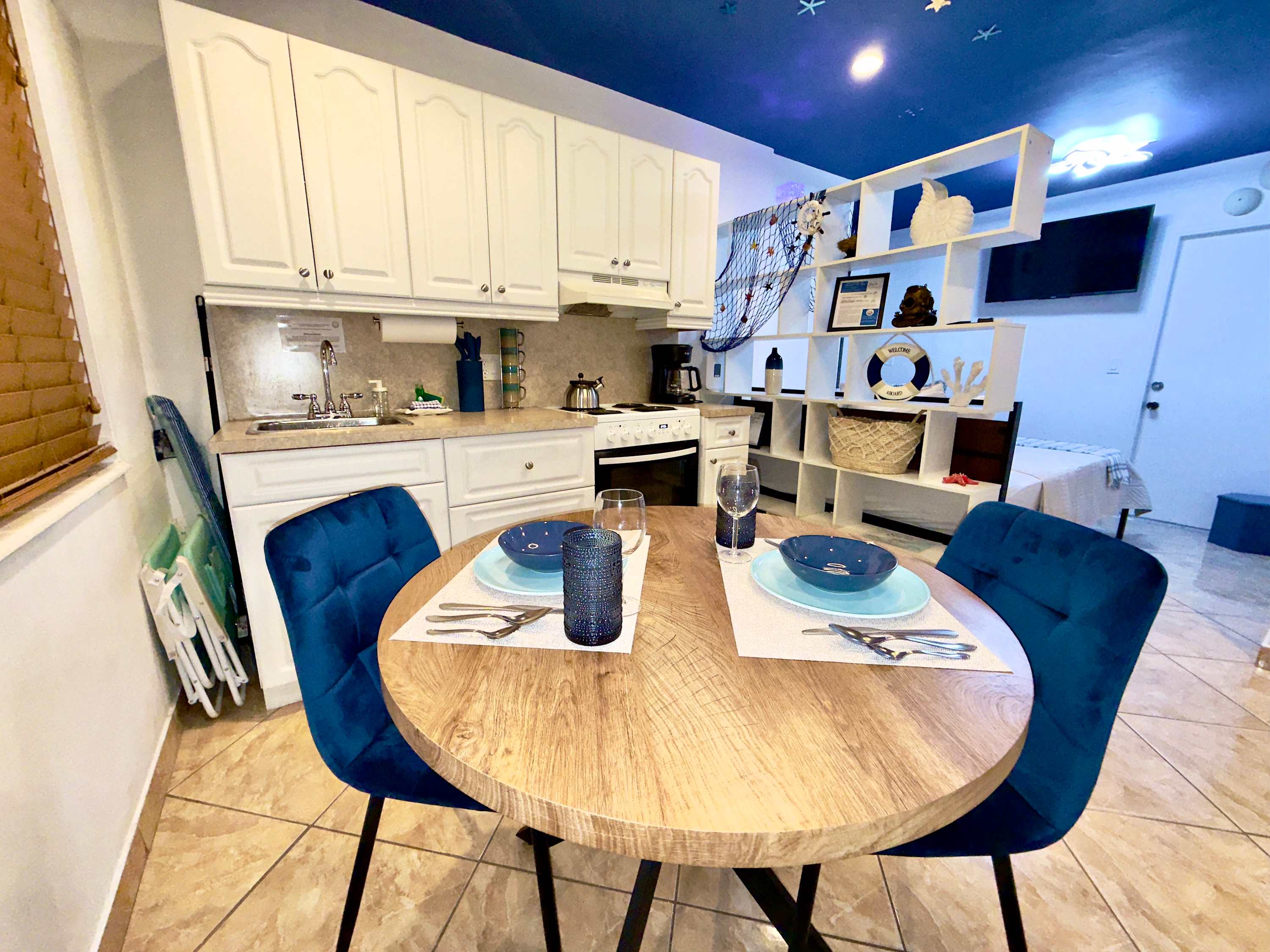 Under the Sea Studio | Beach Steps Away, free parking