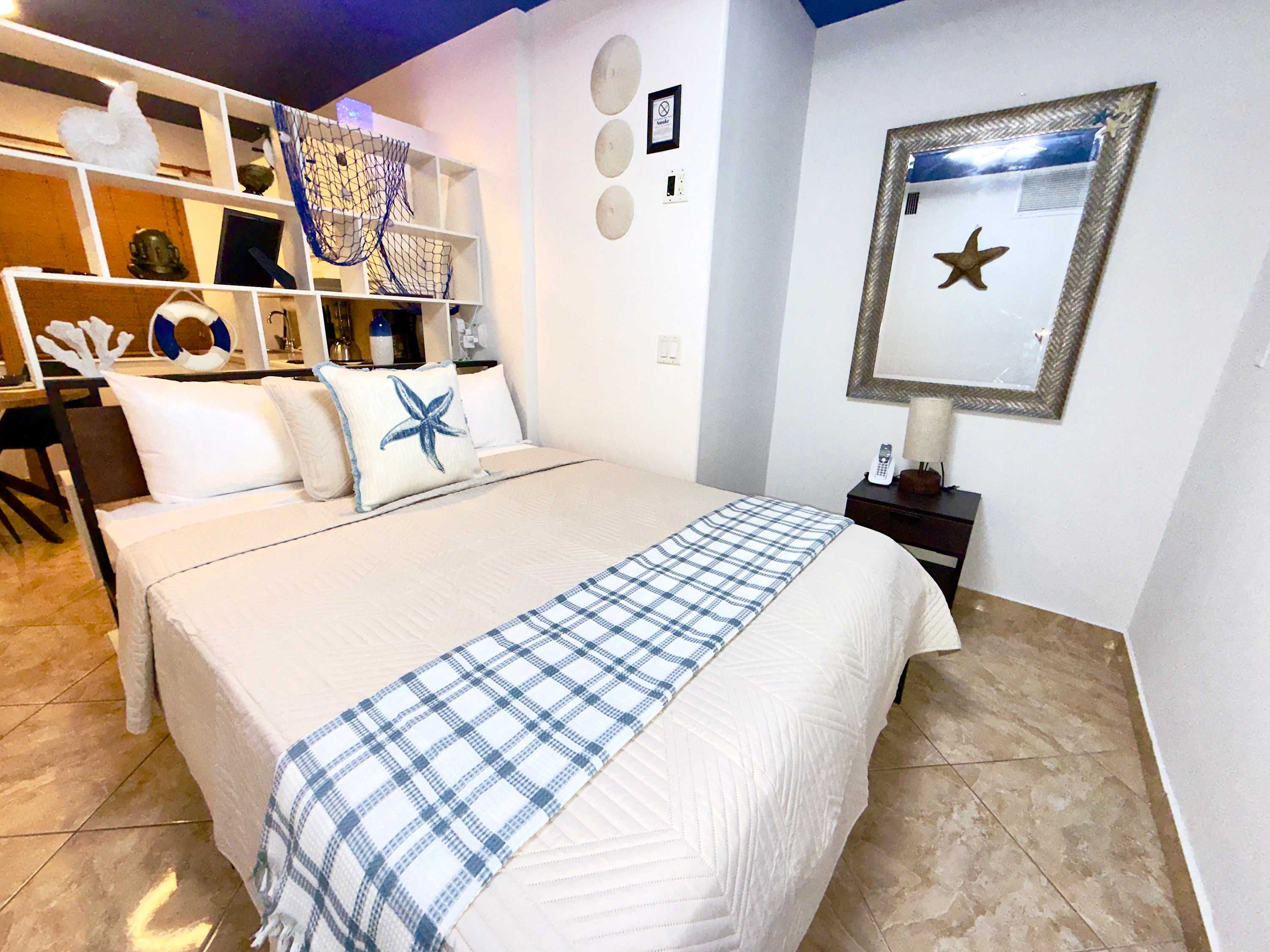 Under the Sea Studio | Beach Steps Away, free parking