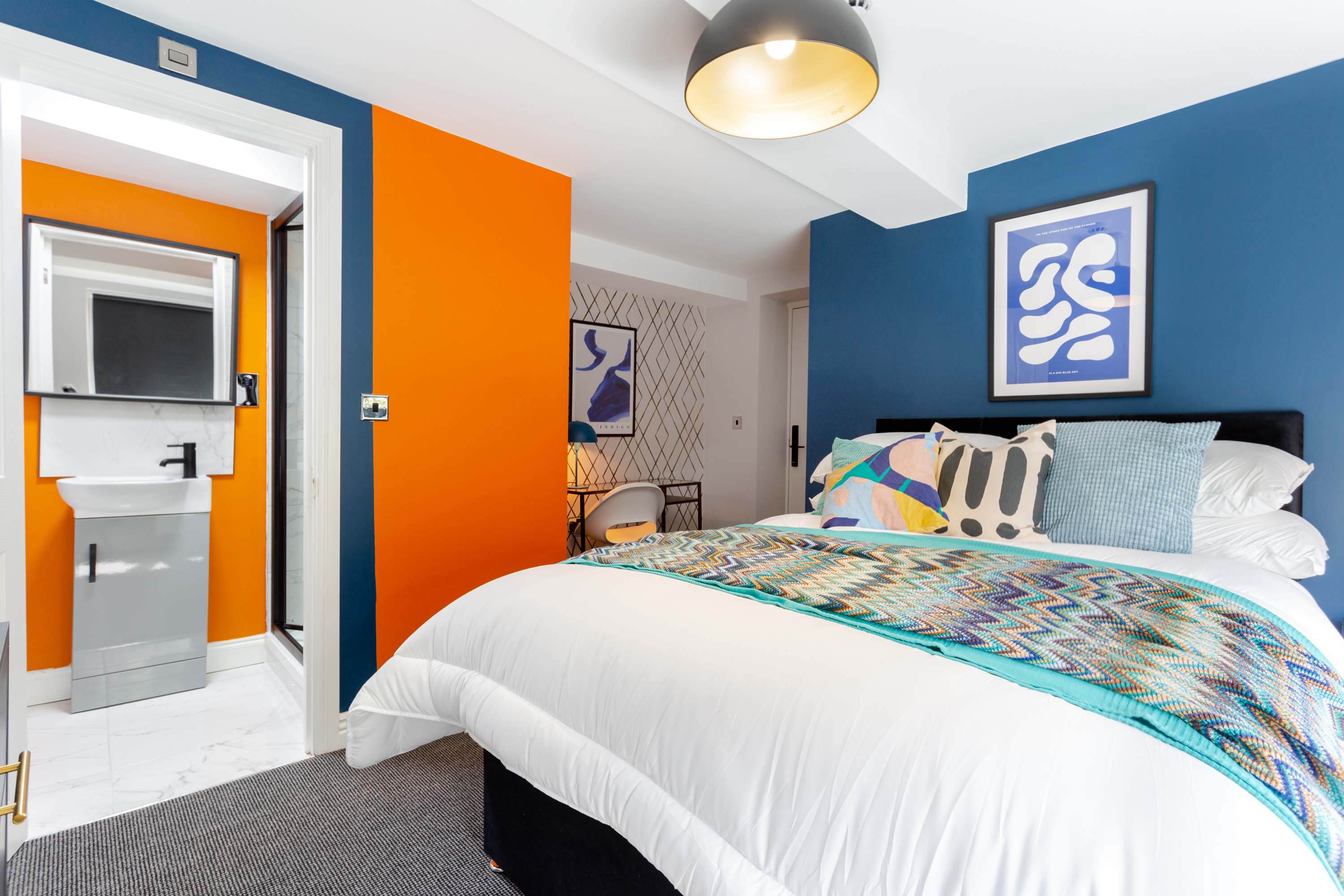 Ashton Luxury Getaway Sleeps 14 with 2  Free Parking Space in Church Street 18 OL6 6XE - Property image 10 - VivreStays