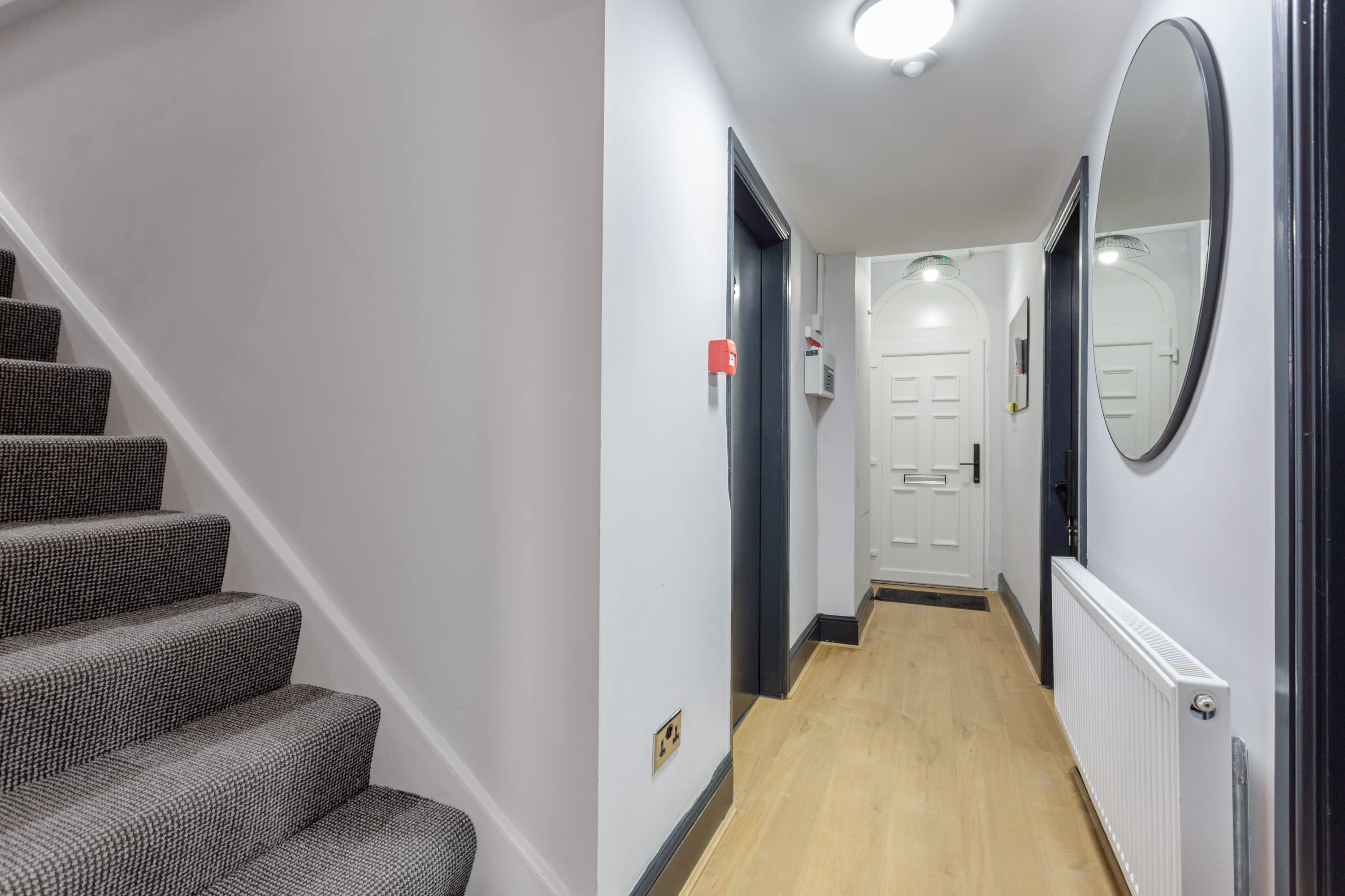 Ashton Luxury Getaway Sleeps 14 with 2  Free Parking Space in Church Street 18 OL6 6XE - Property image 12 - VivreStays