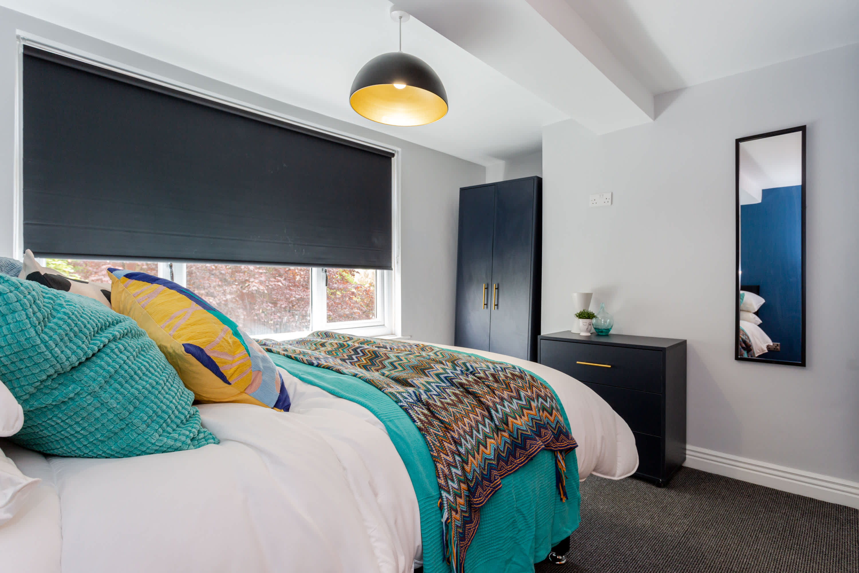Ashton Luxury Getaway Sleeps 14 with 2  Free Parking Space in Church Street 18 OL6 6XE - Property image 17 - VivreStays
